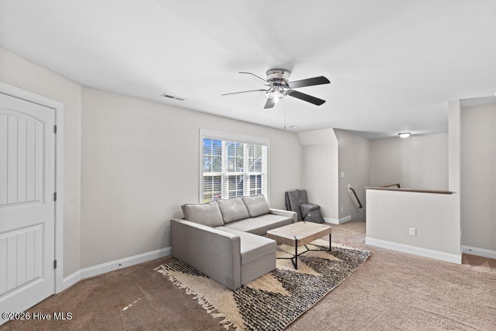 100562207 | Photo 32