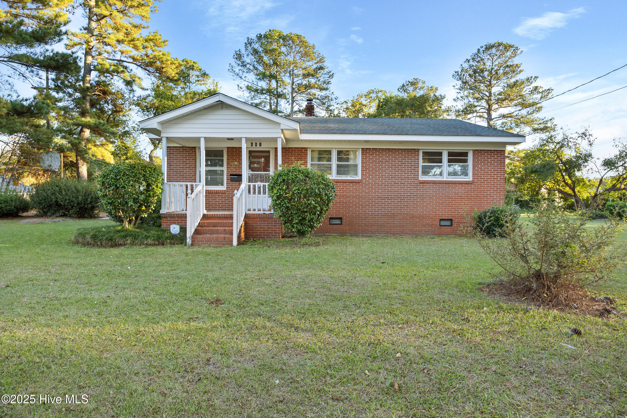 Homes for sale in Clinton, NC | 601 Winfrey St, Clinton, NC 28328 | MLS# 100536797