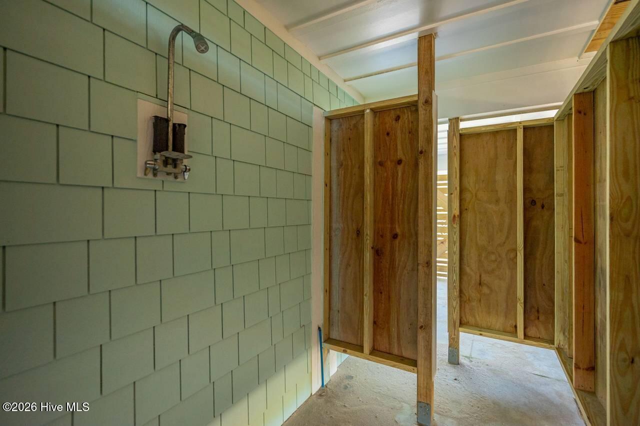 100560212 | Photo 58