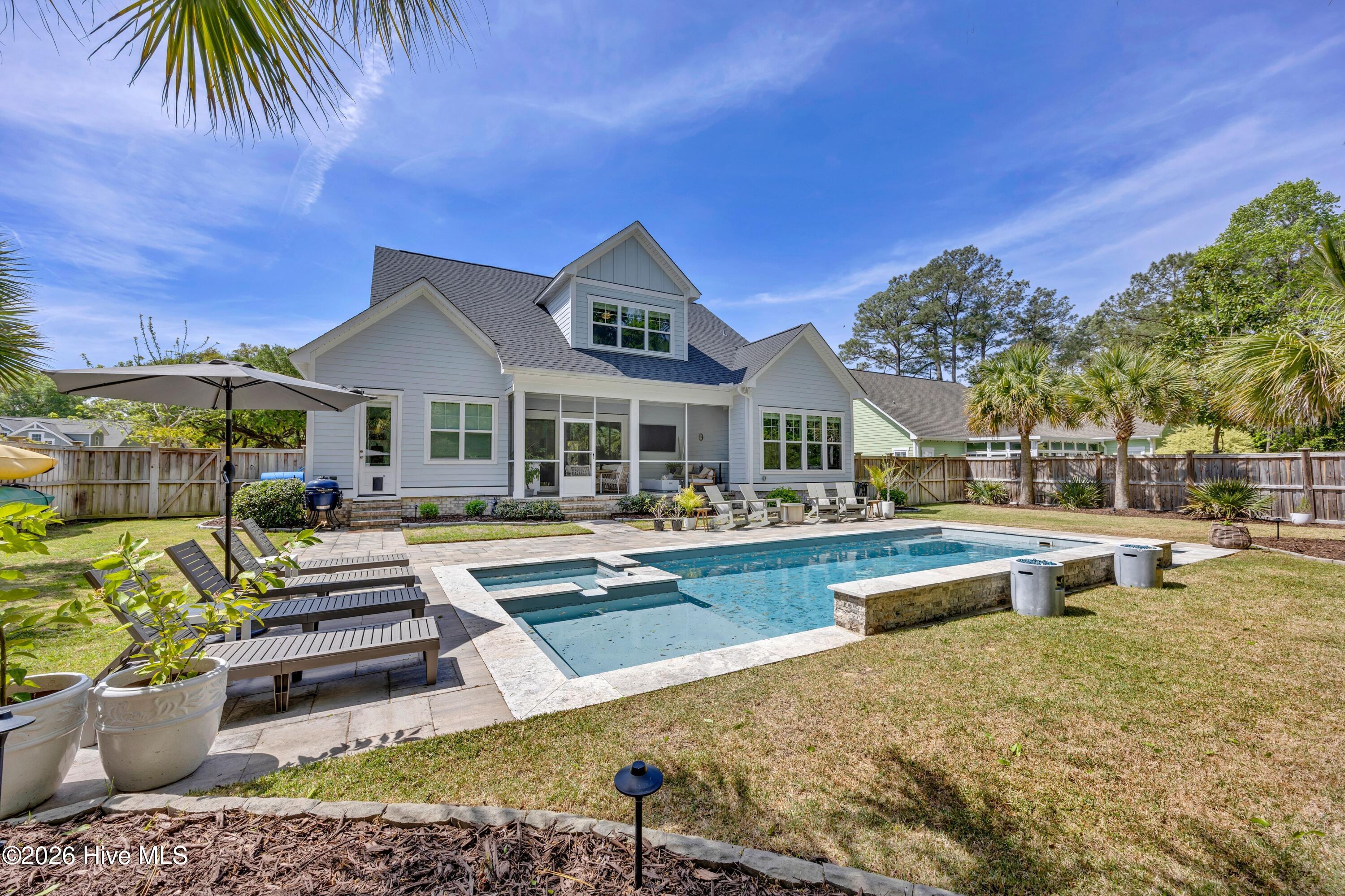 100566048 | Photo 63