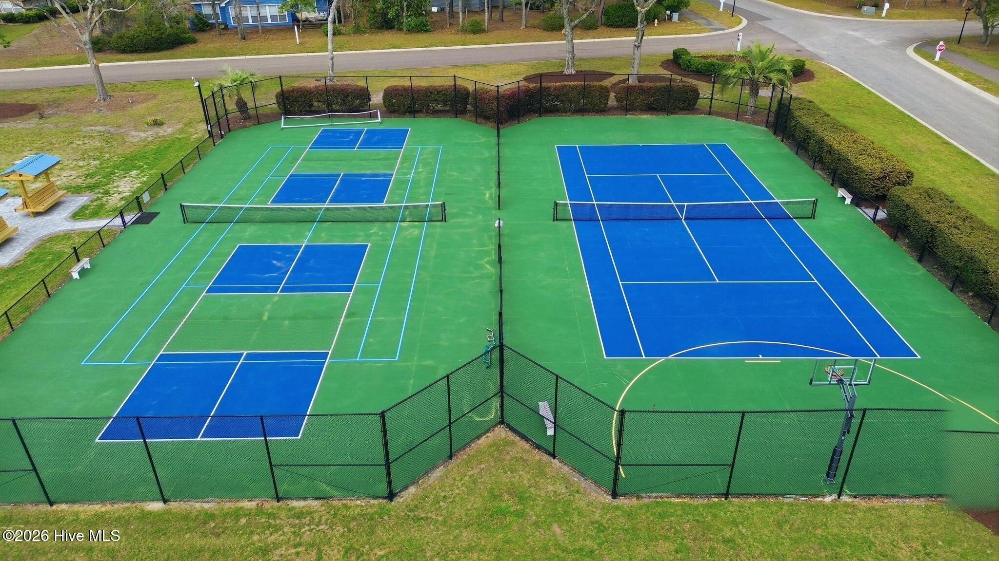 100560935 | Photo 108