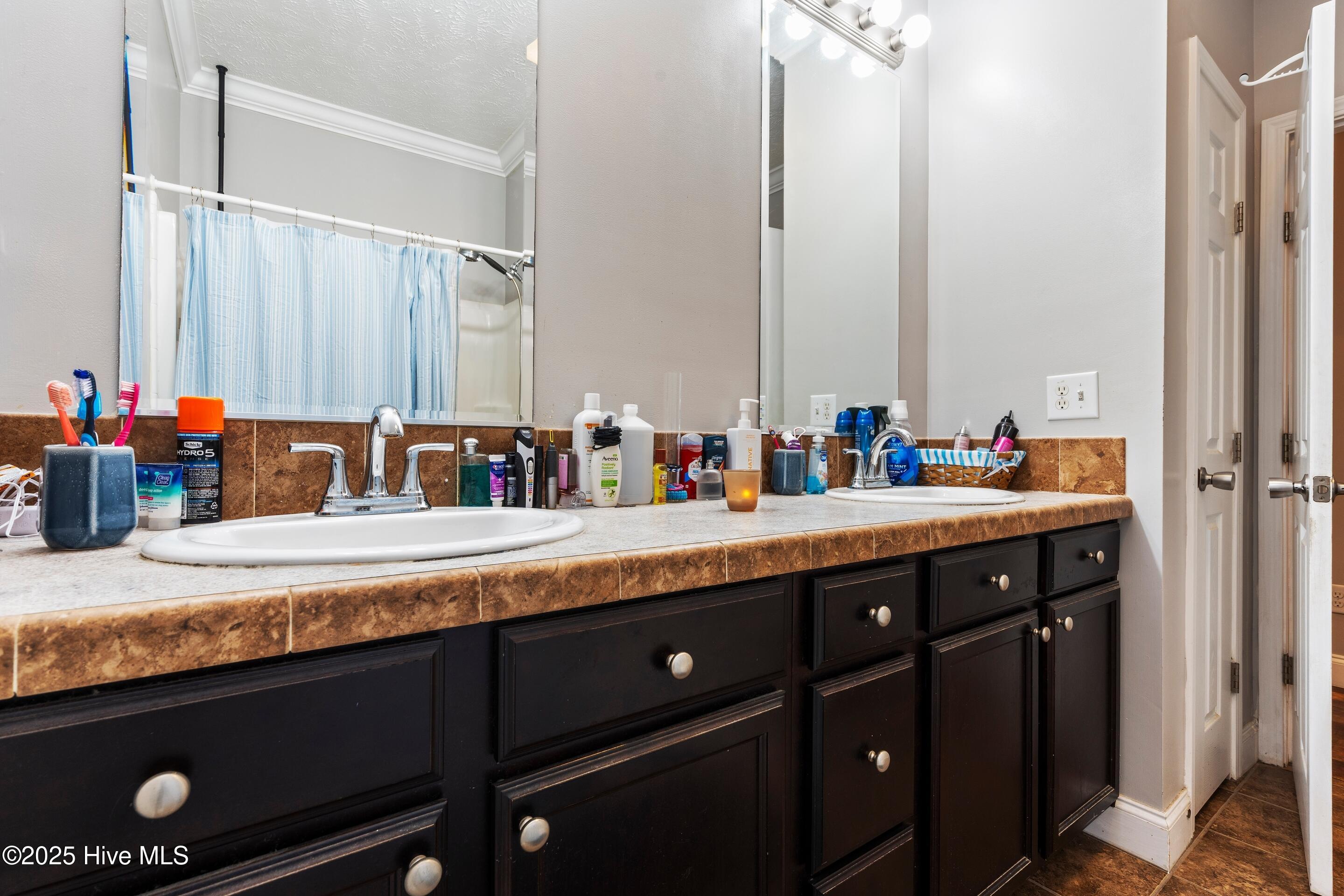 100537388 | Photo 45