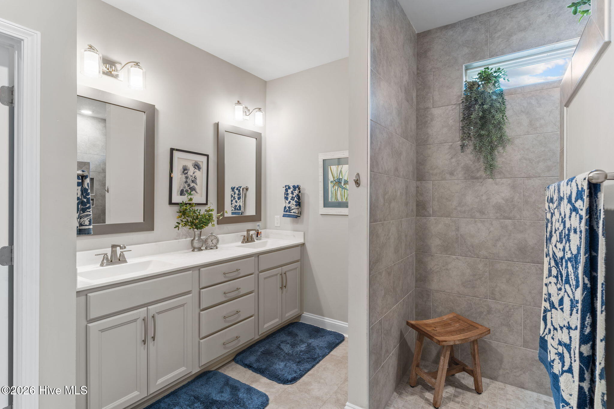 100559124 | Photo 25