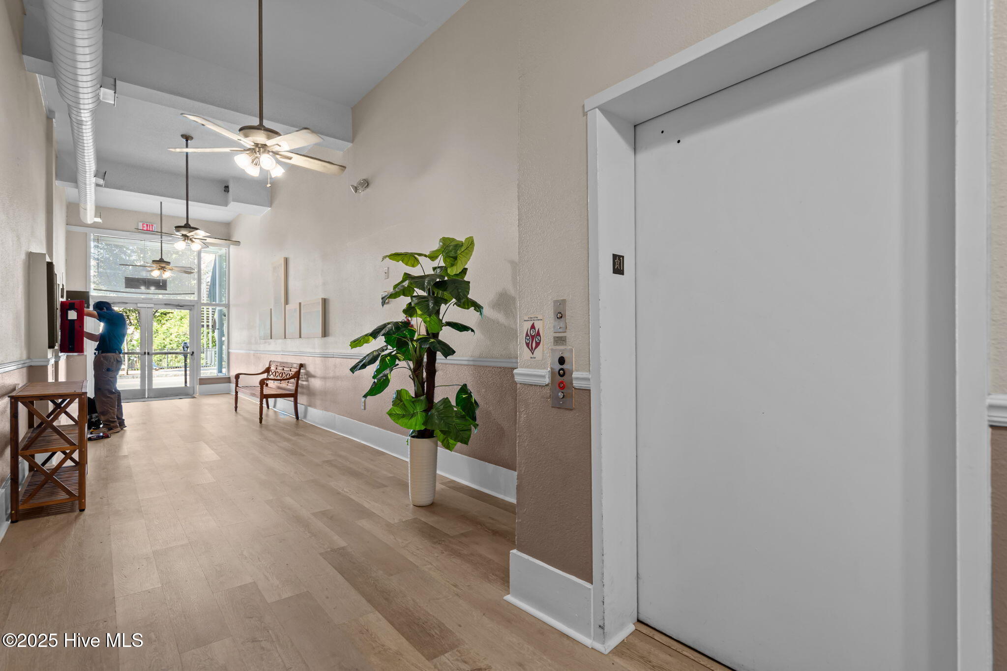 100535047 | Photo 10