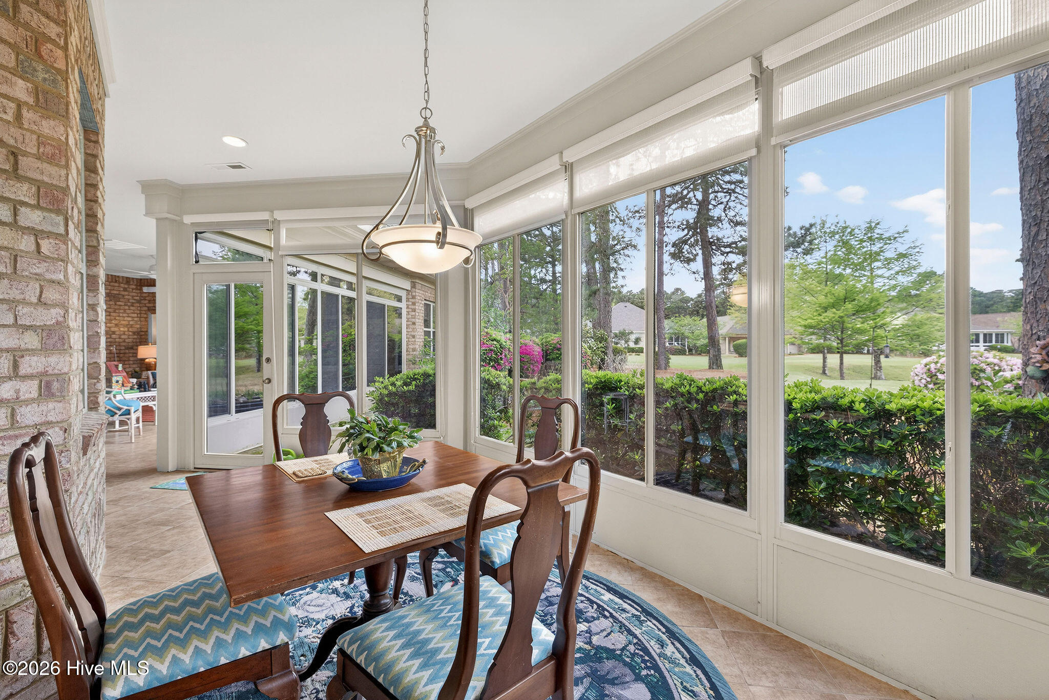 100565990 | Photo 18