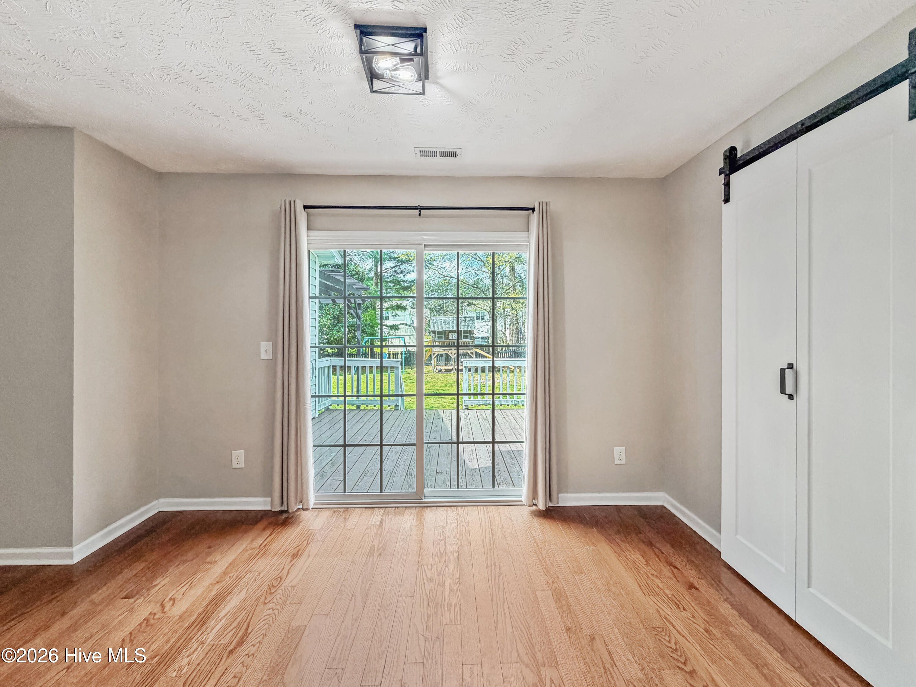 100564126 | Photo 17