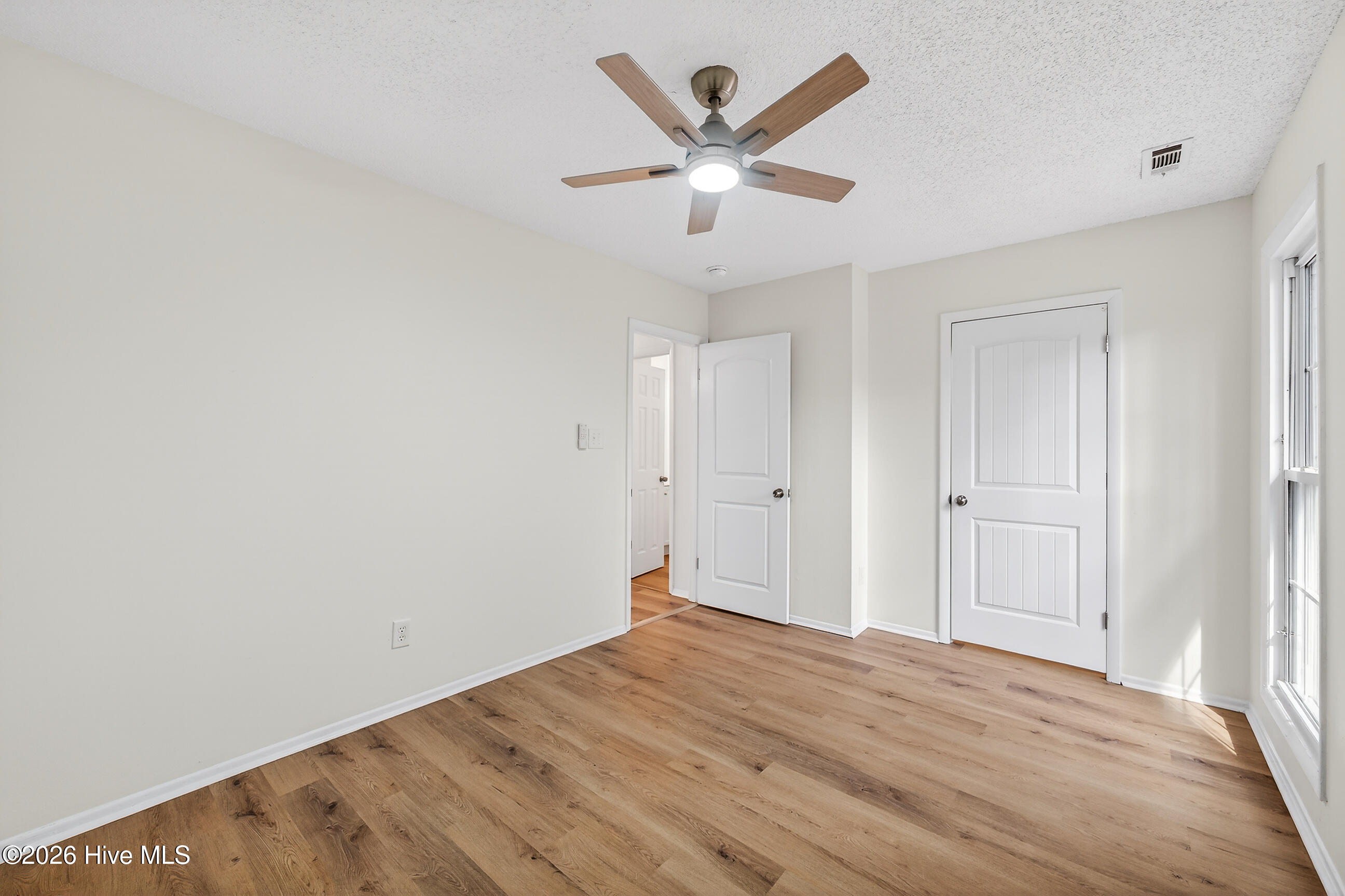 100555827 | Photo 14