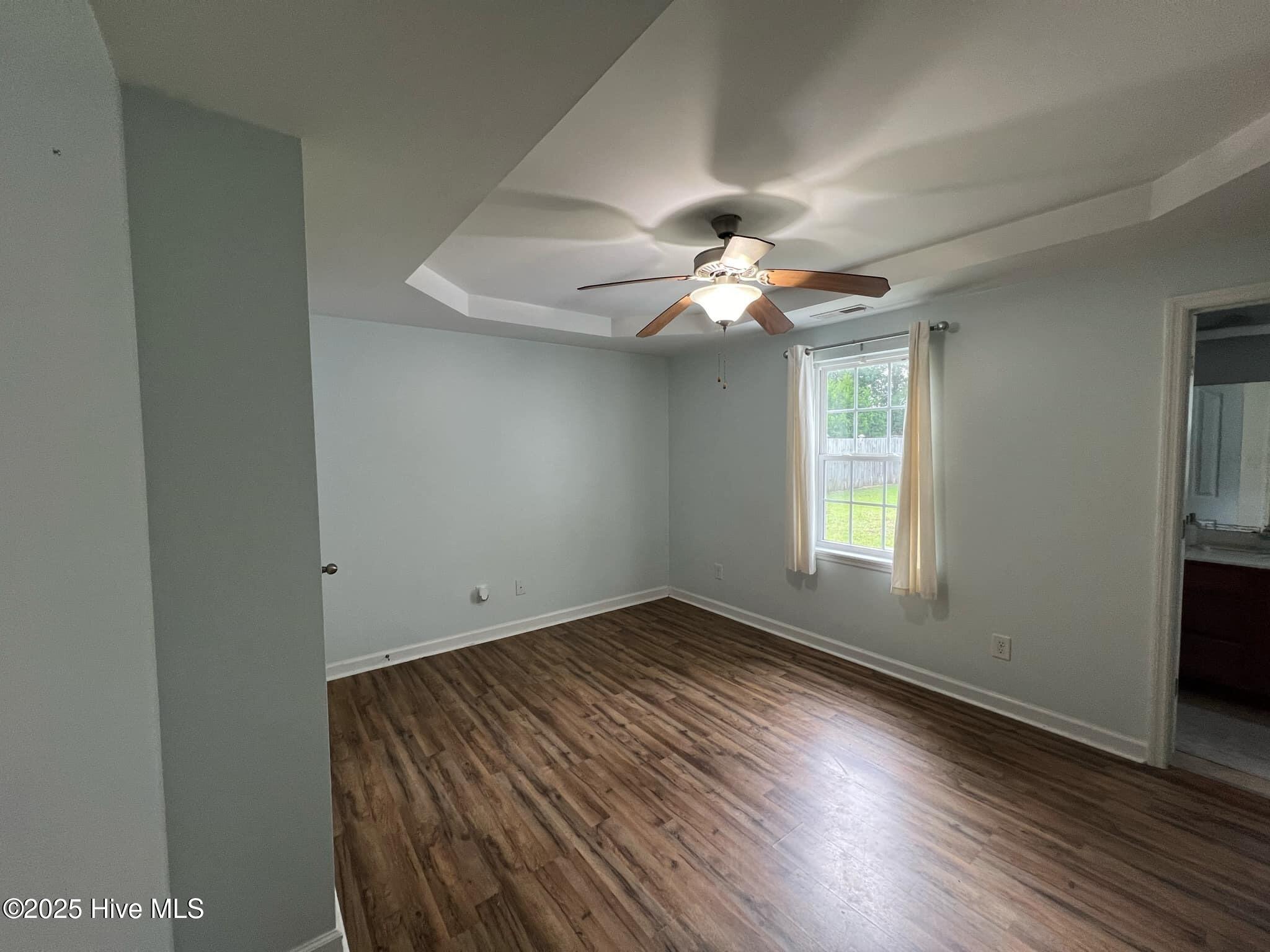 100521086 | Photo 11