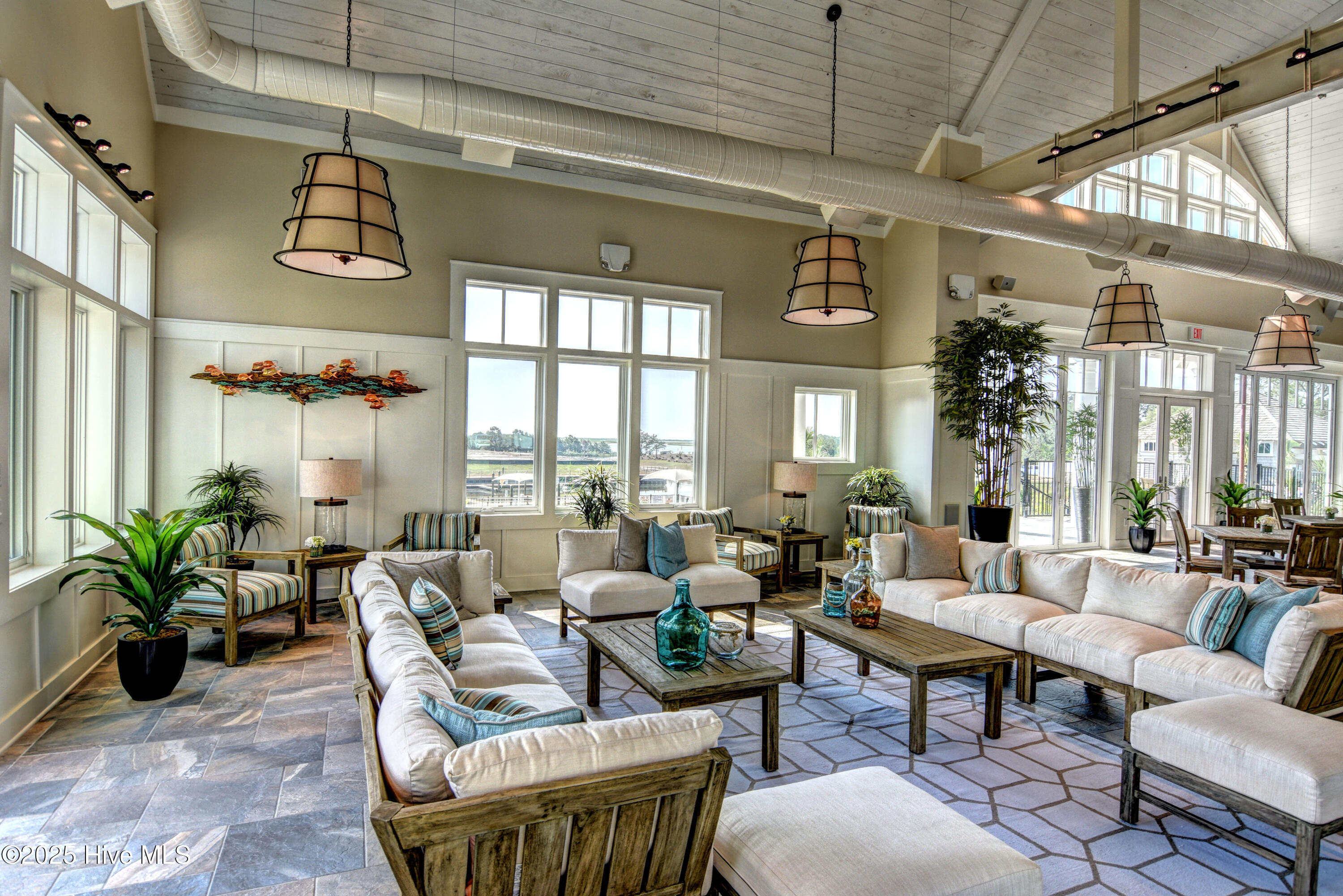 100538273 | Photo 61