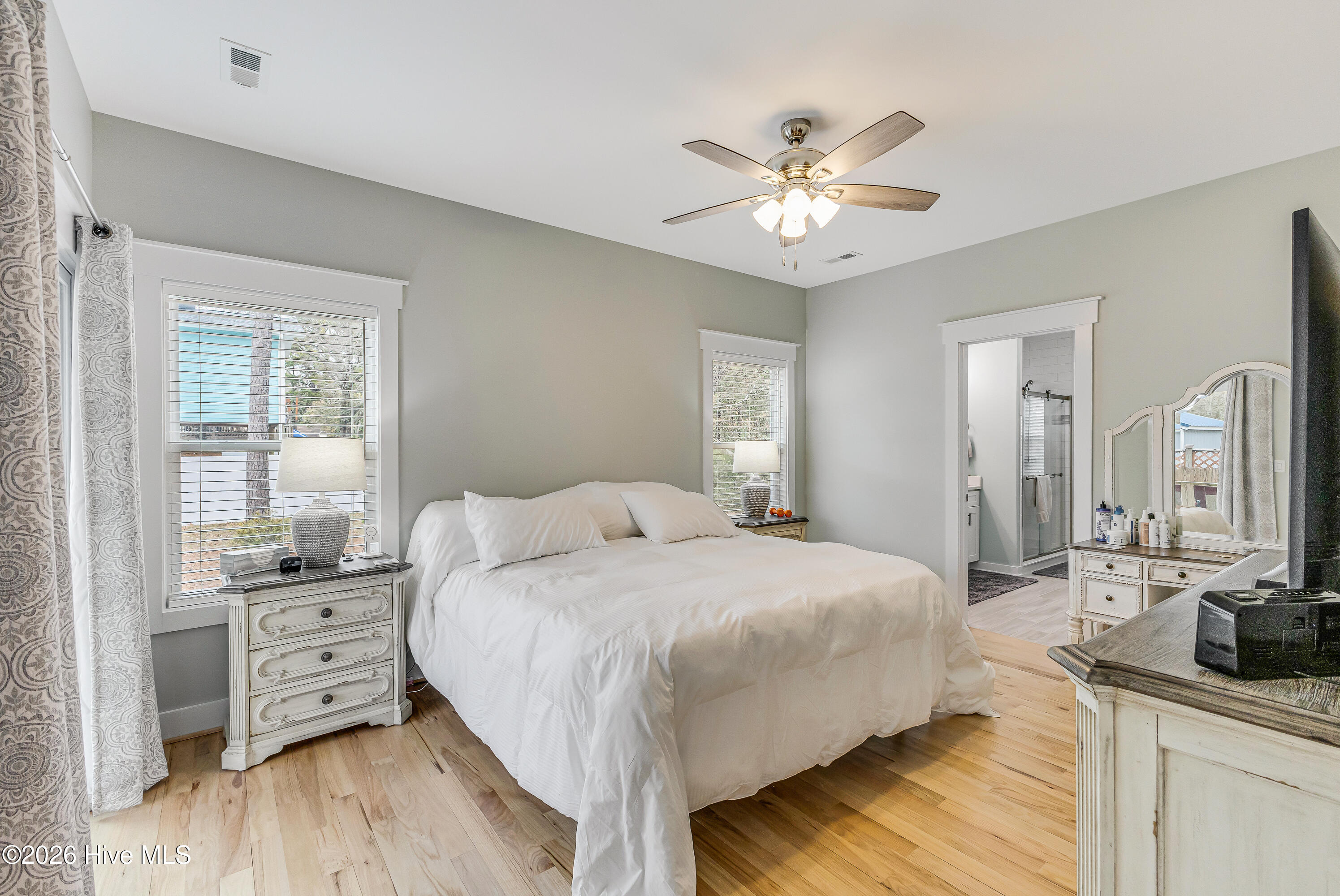 100554895 | Photo 18