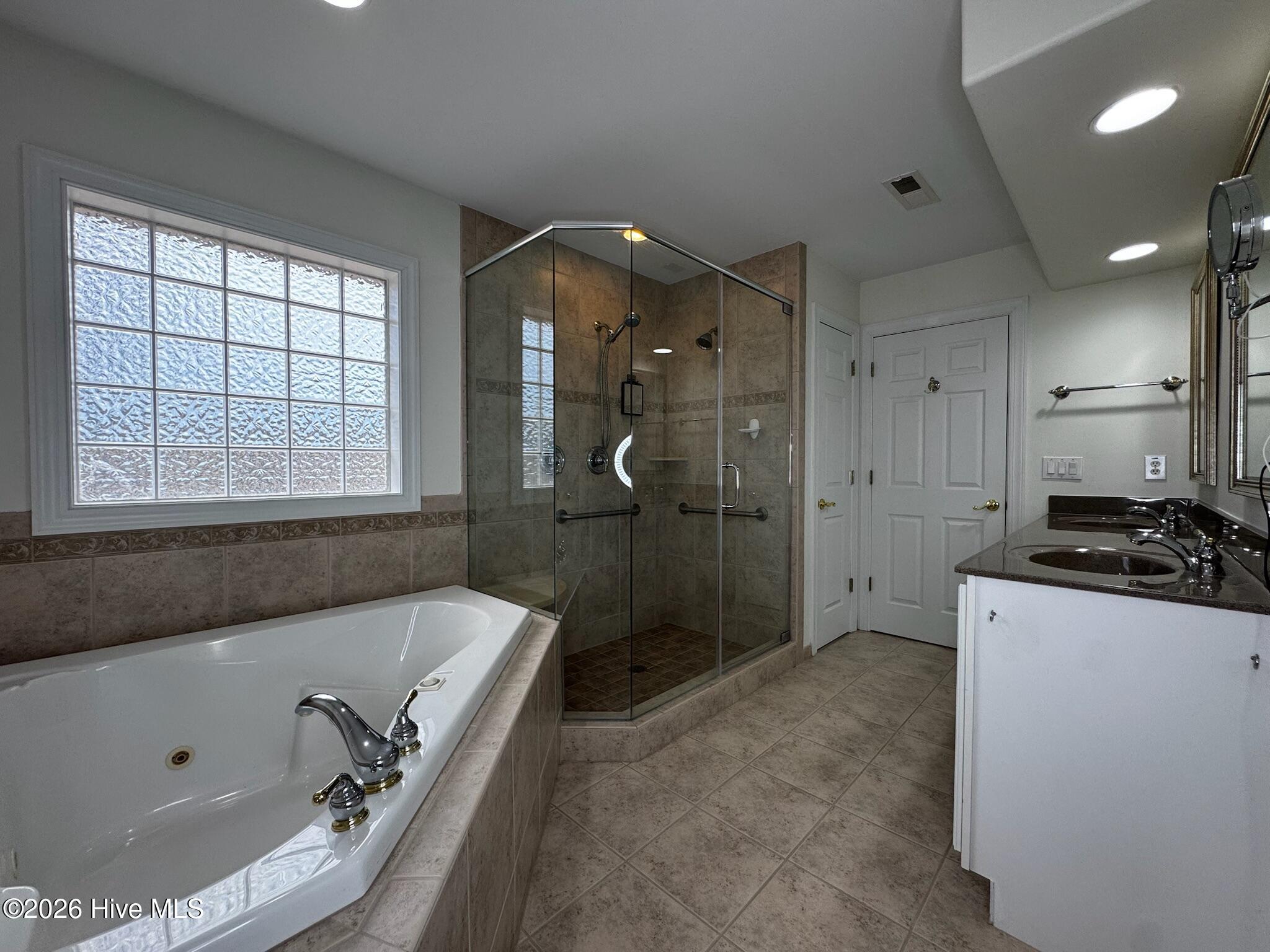 100558874 | Photo 20