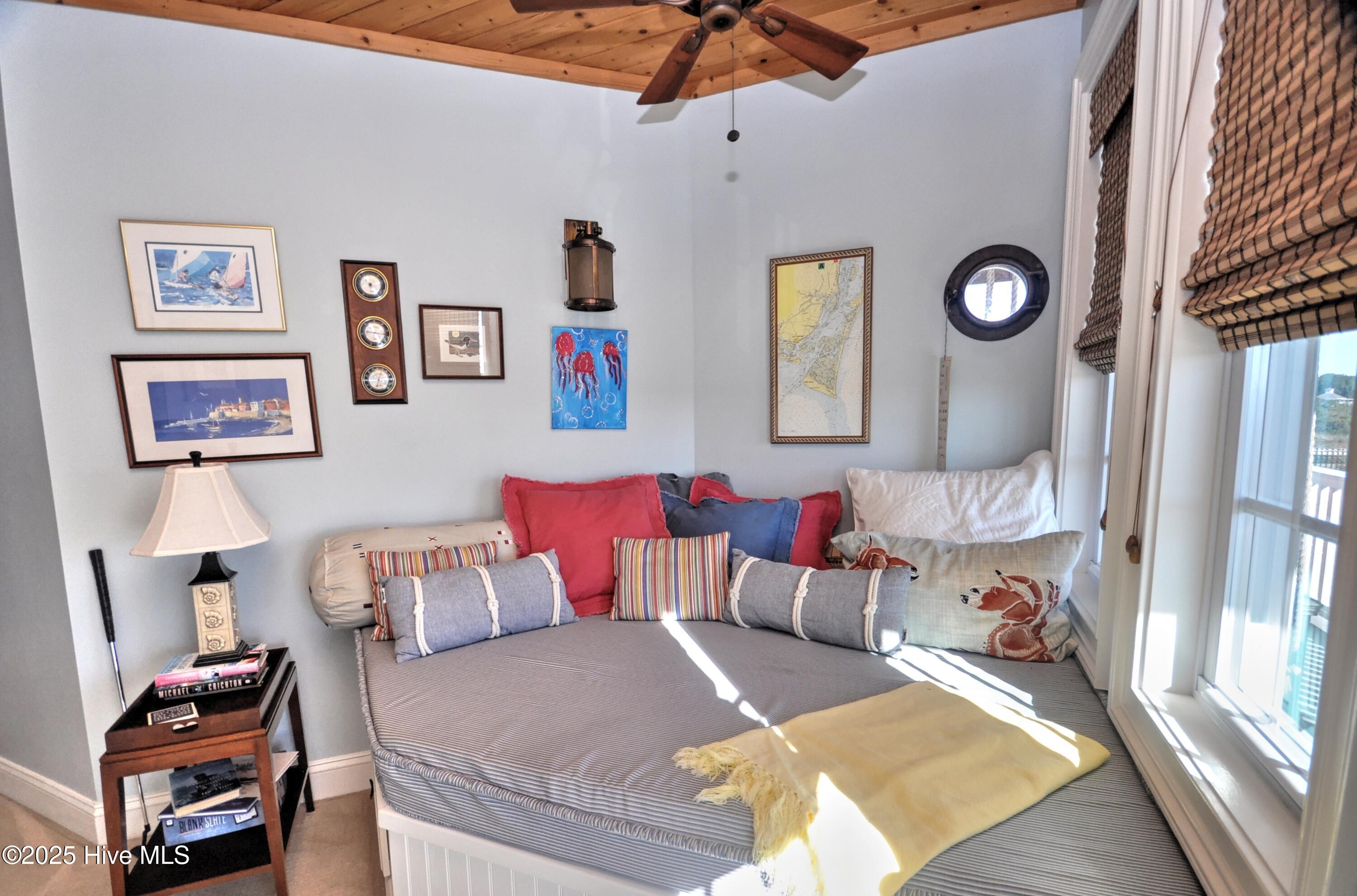 100537753 | Photo 31