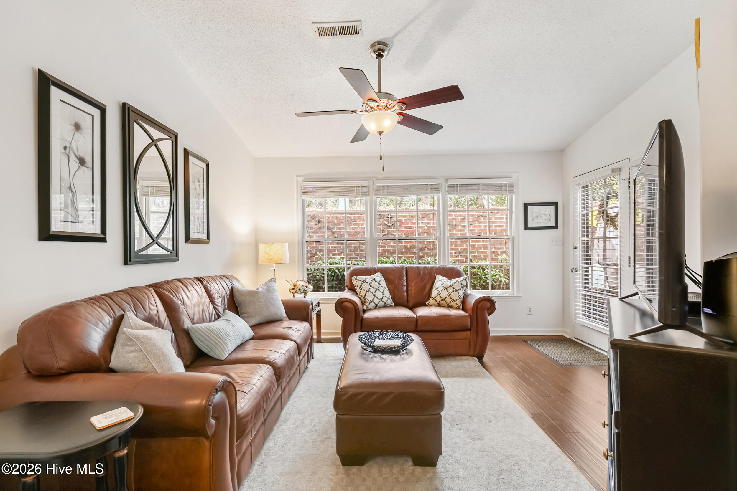 100557984 | Photo 16