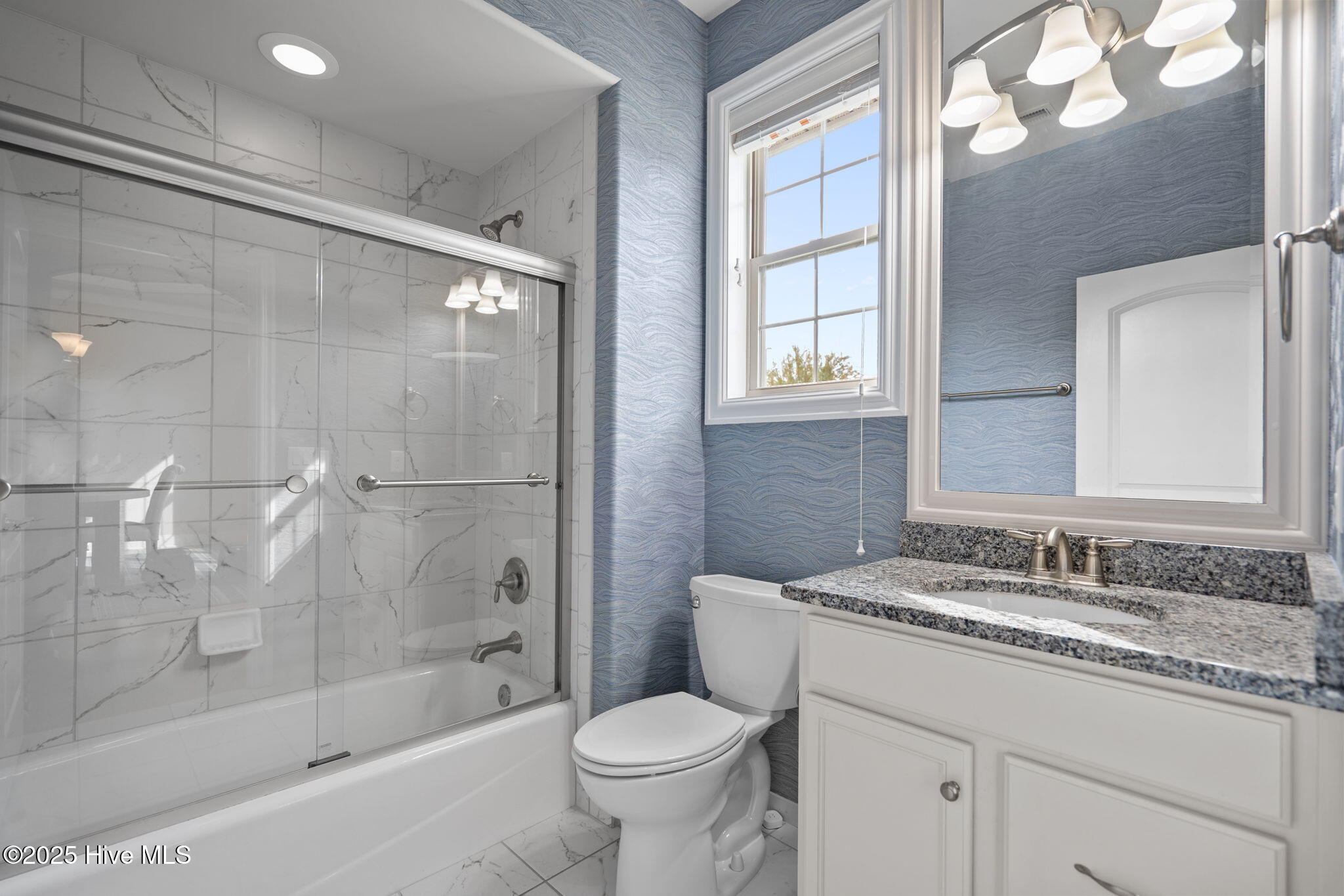 100530735 | Photo 35