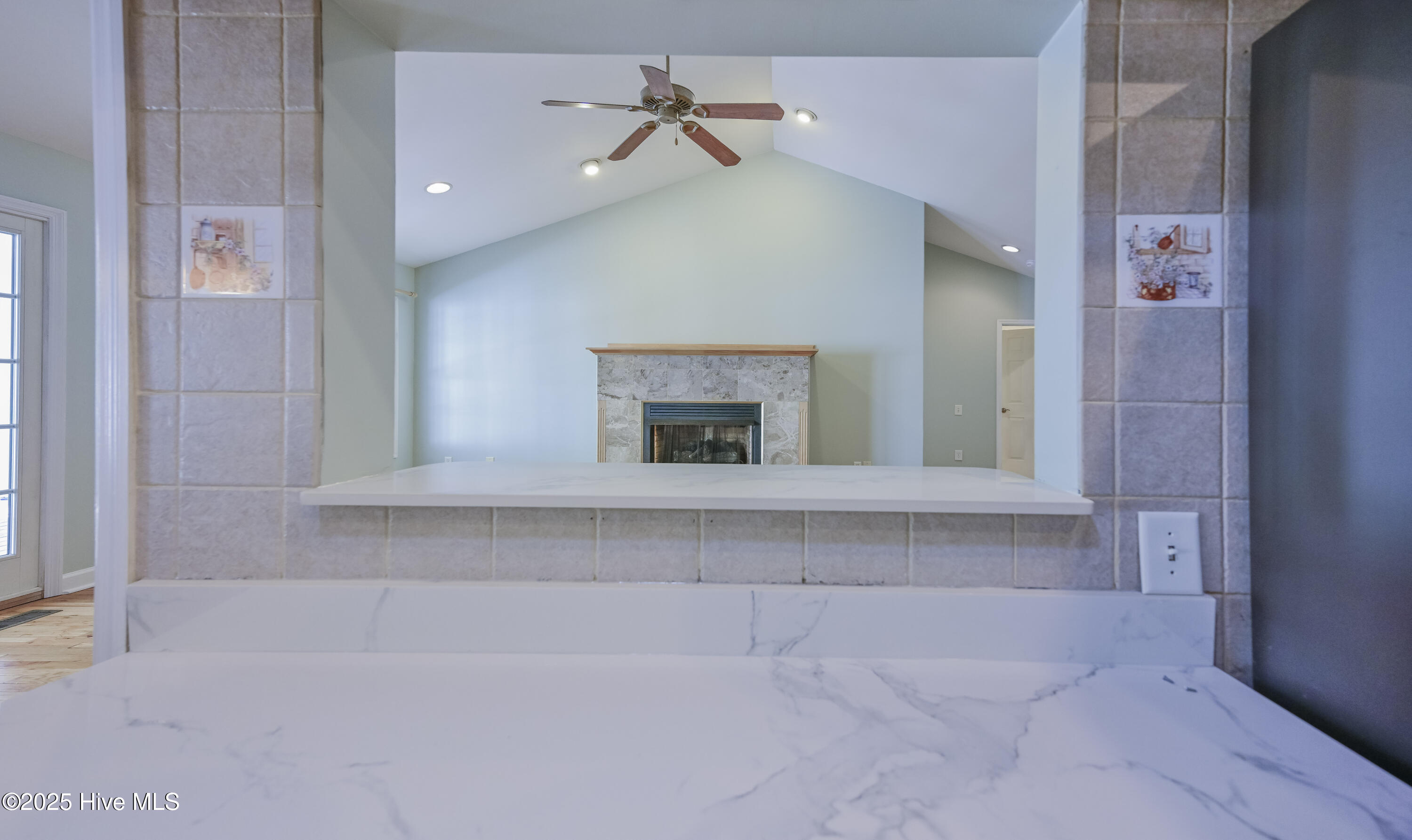 100523766 | Photo 22