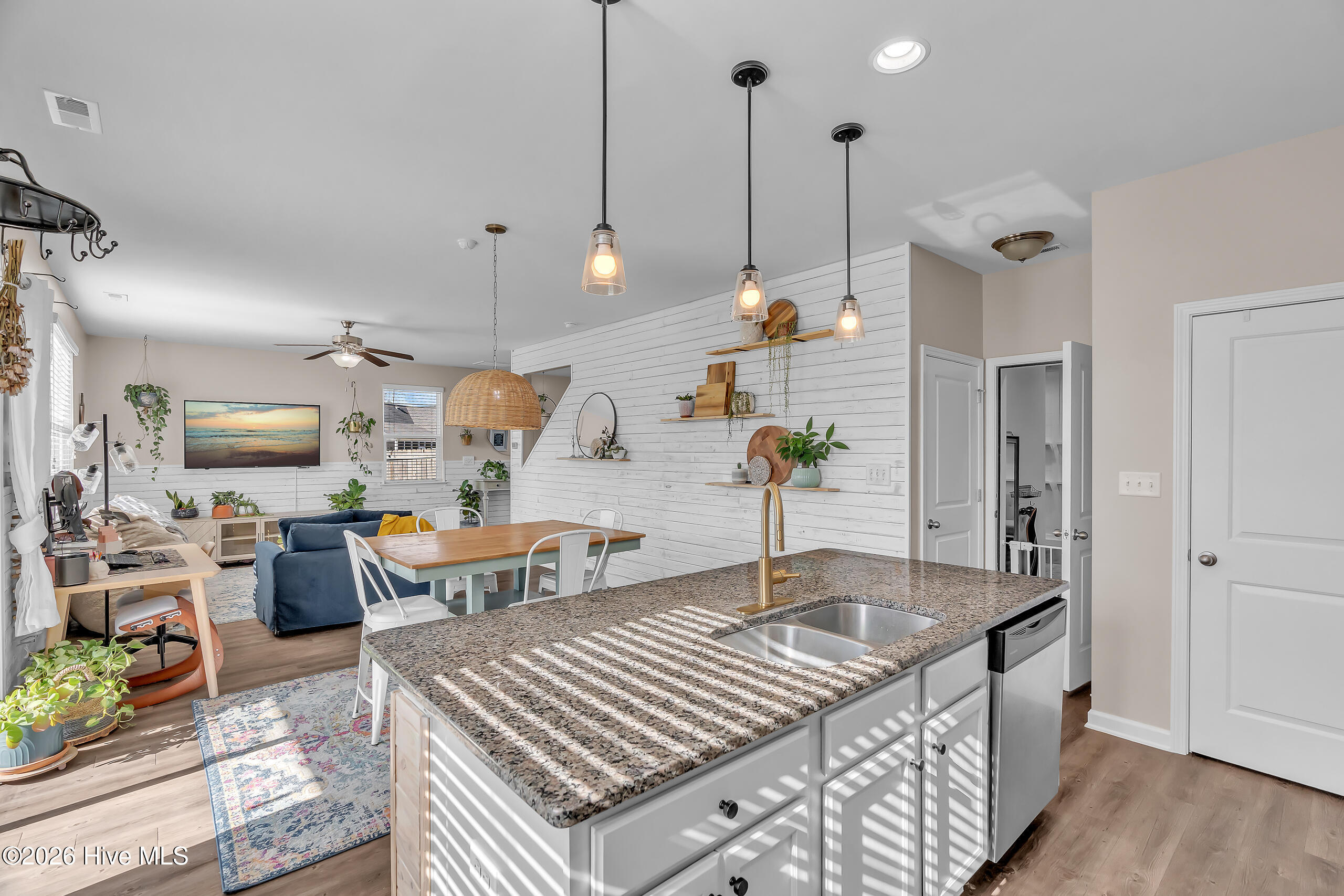 100551354 | Photo 22