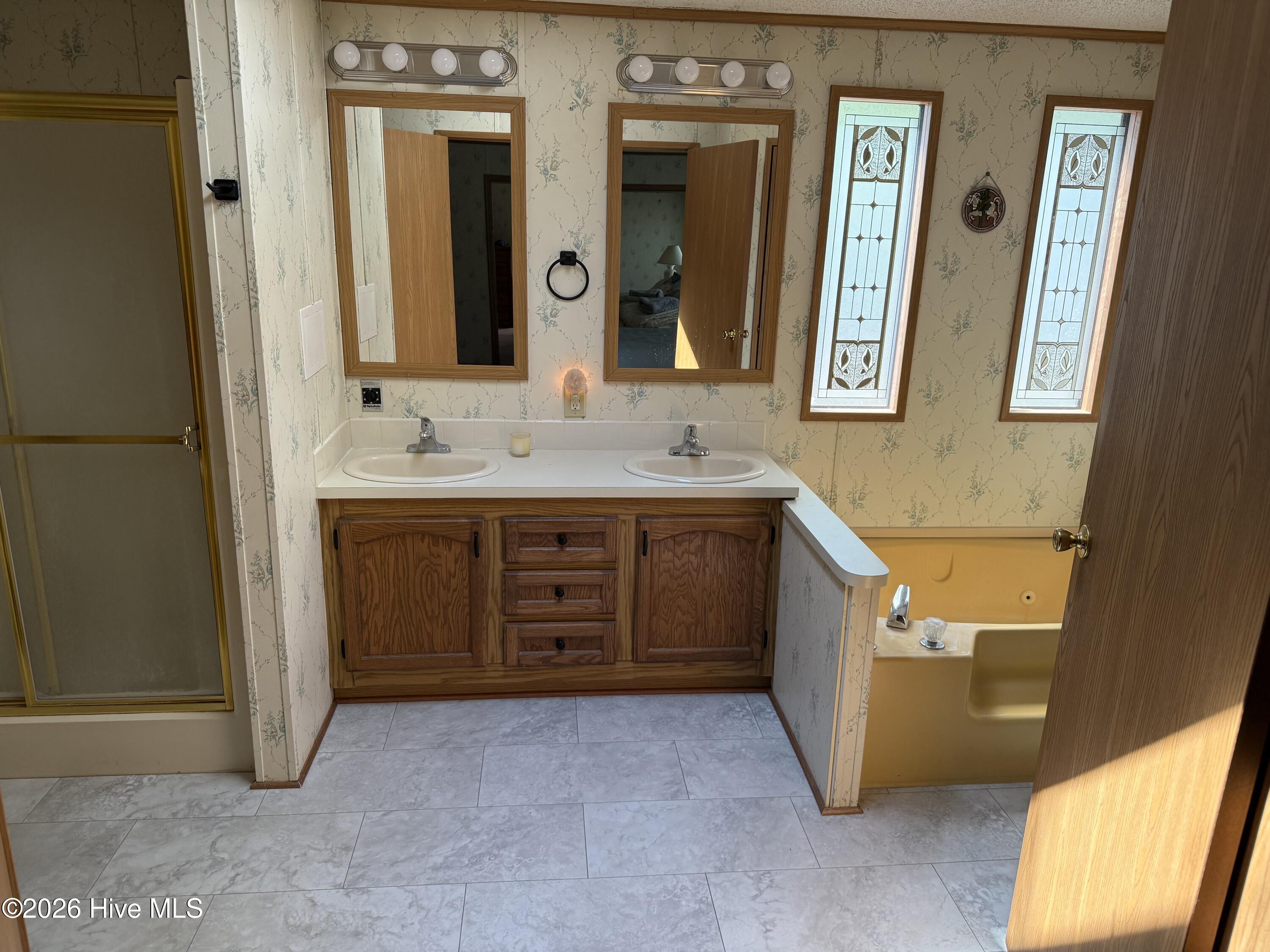 100532142 | Photo 17