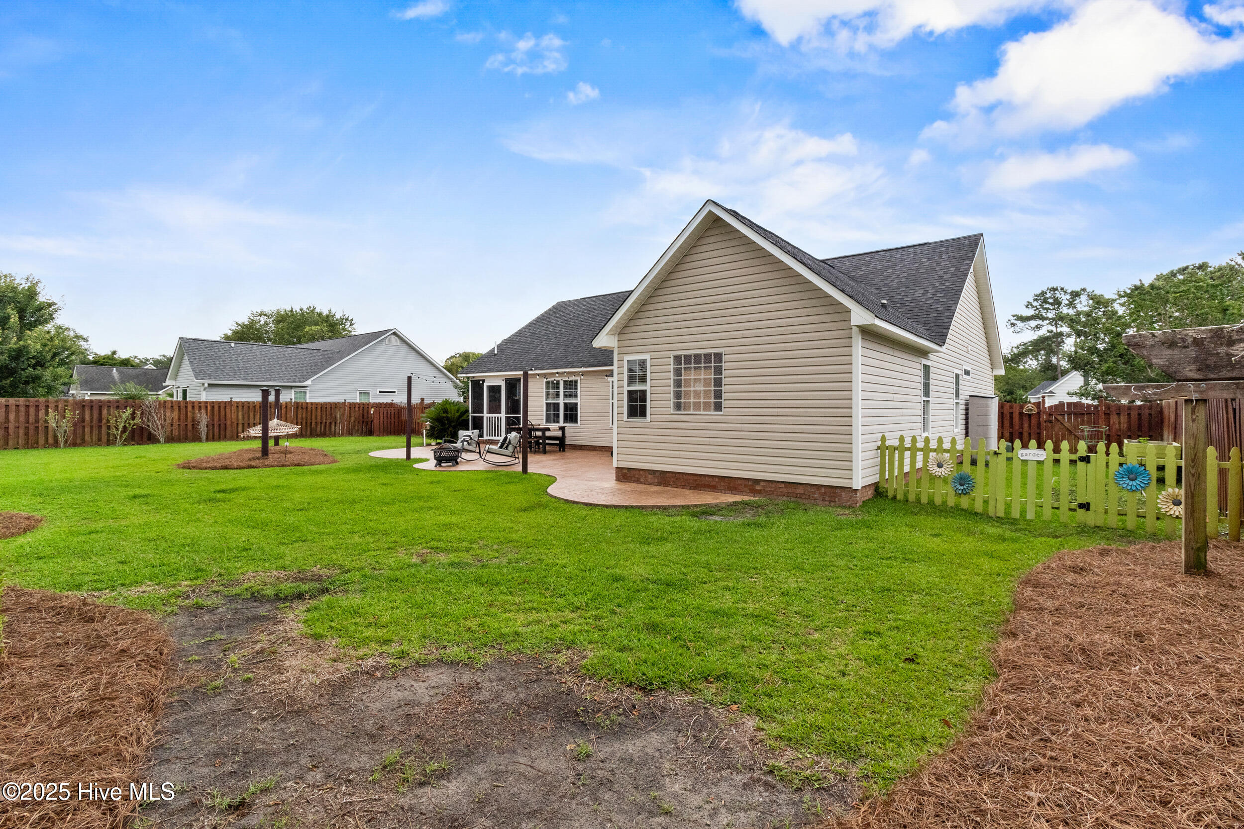 100552310 | Photo 35