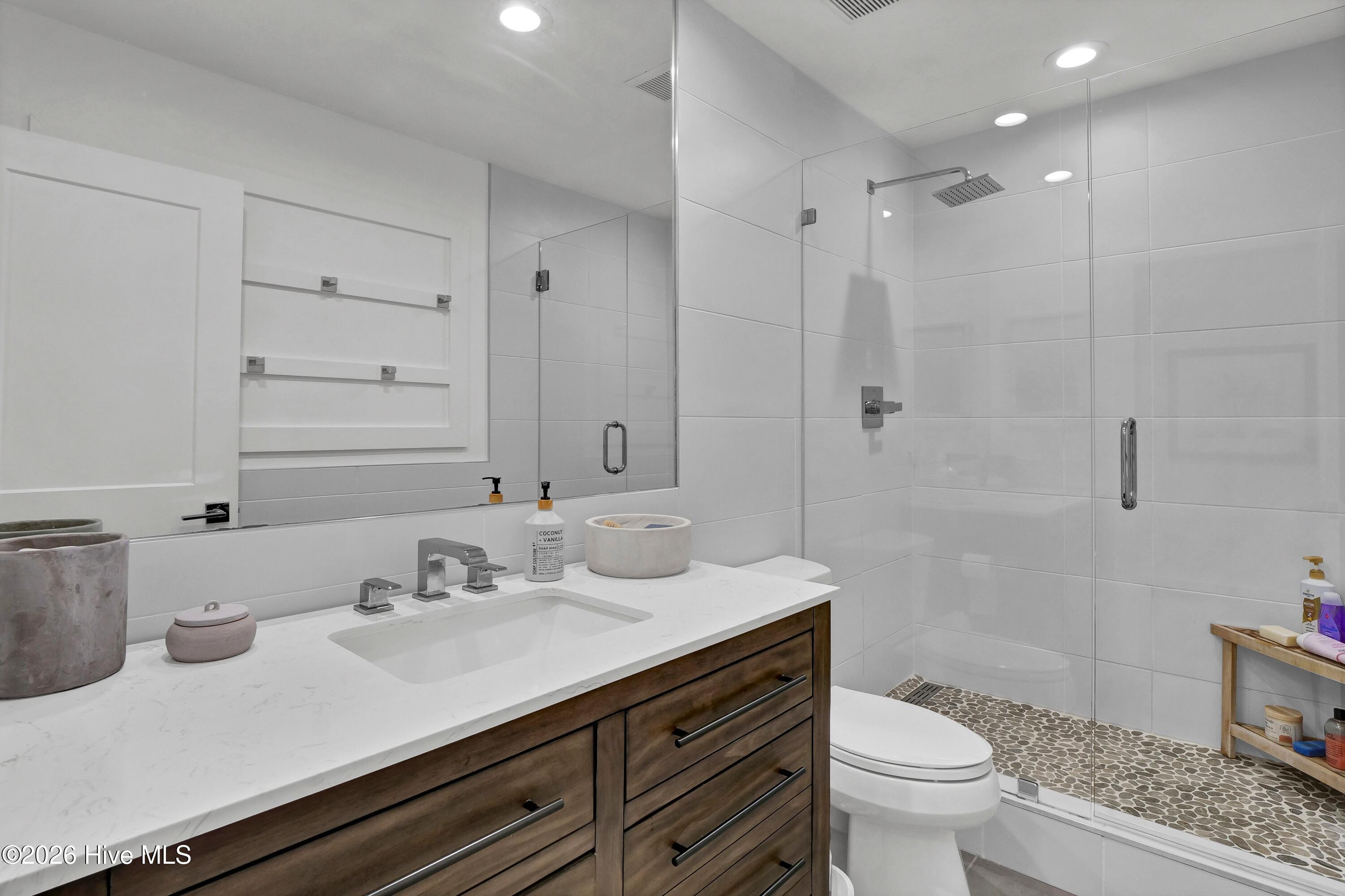 100549368 | Photo 17