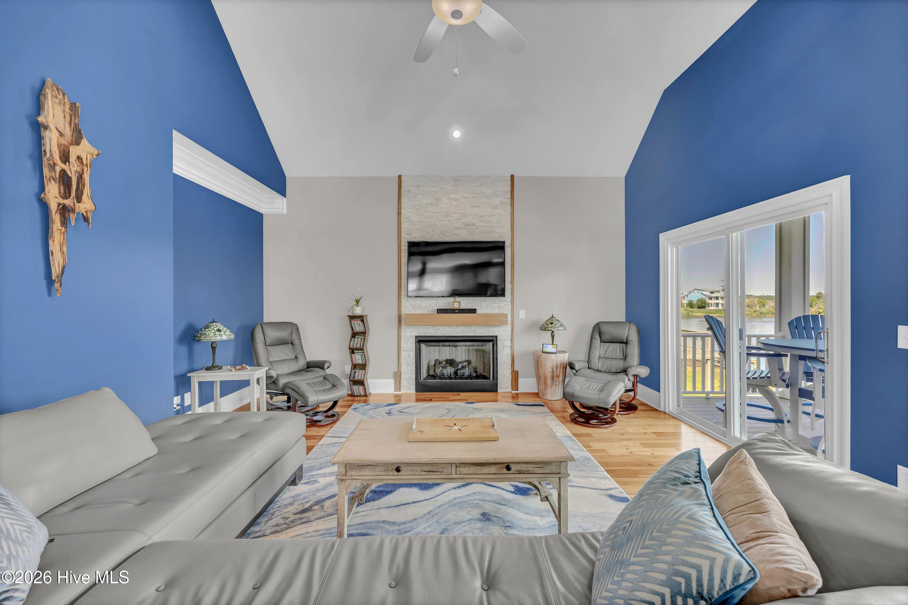 100569369 | Photo 21