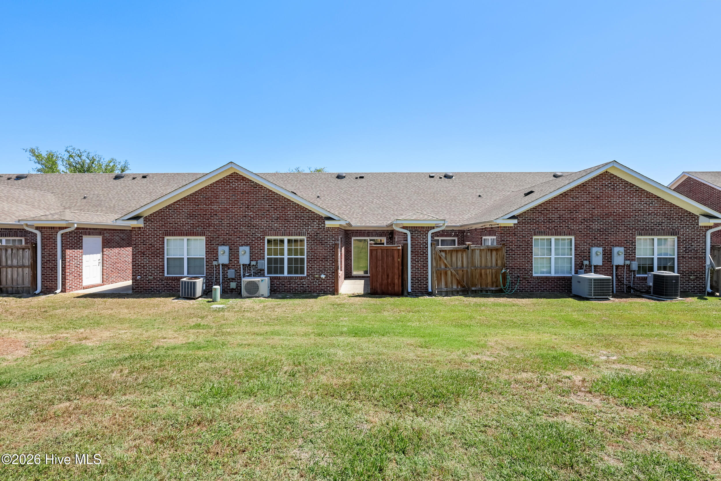 100569143 | Photo 25