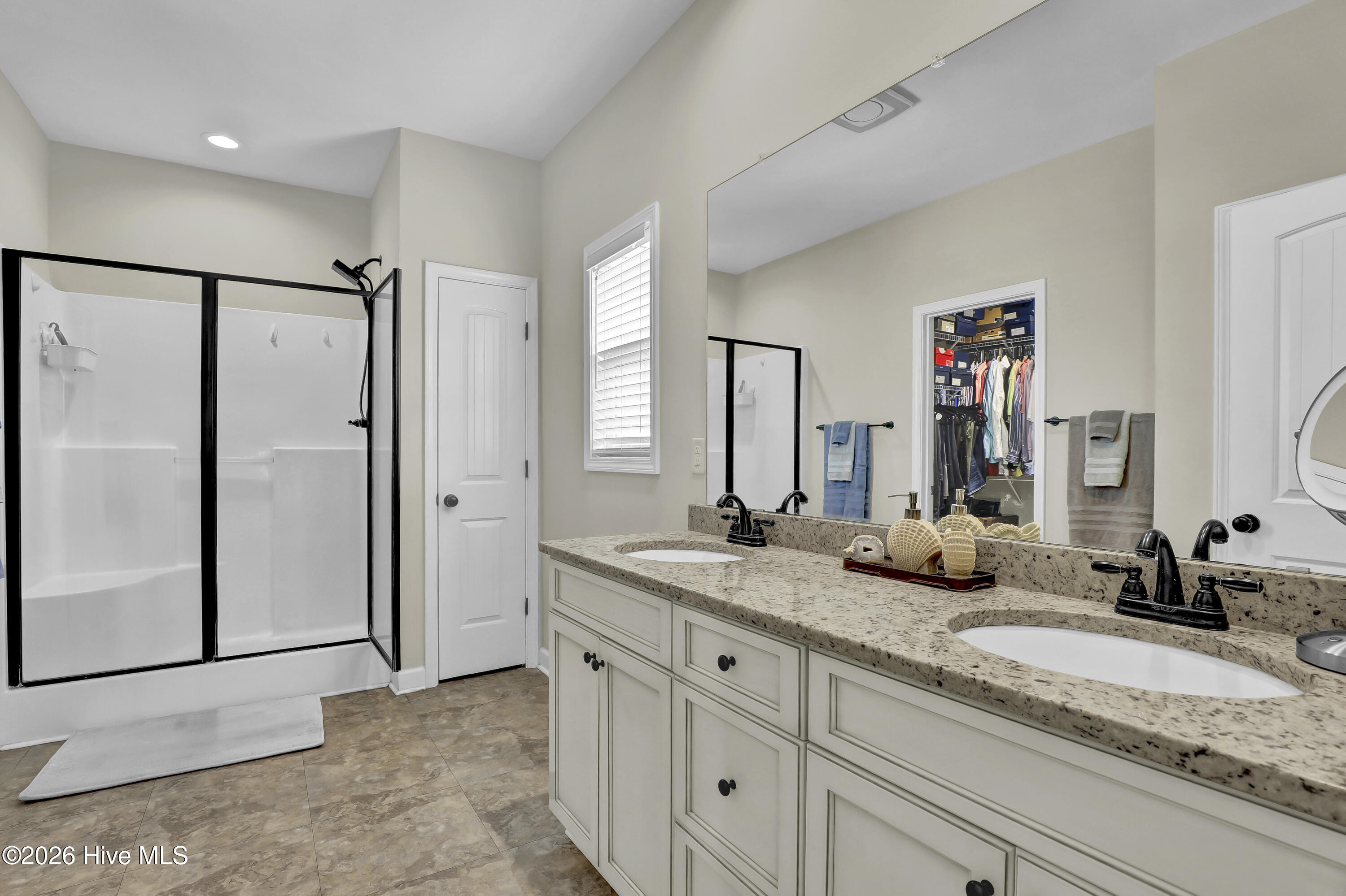 100548162 | Photo 16