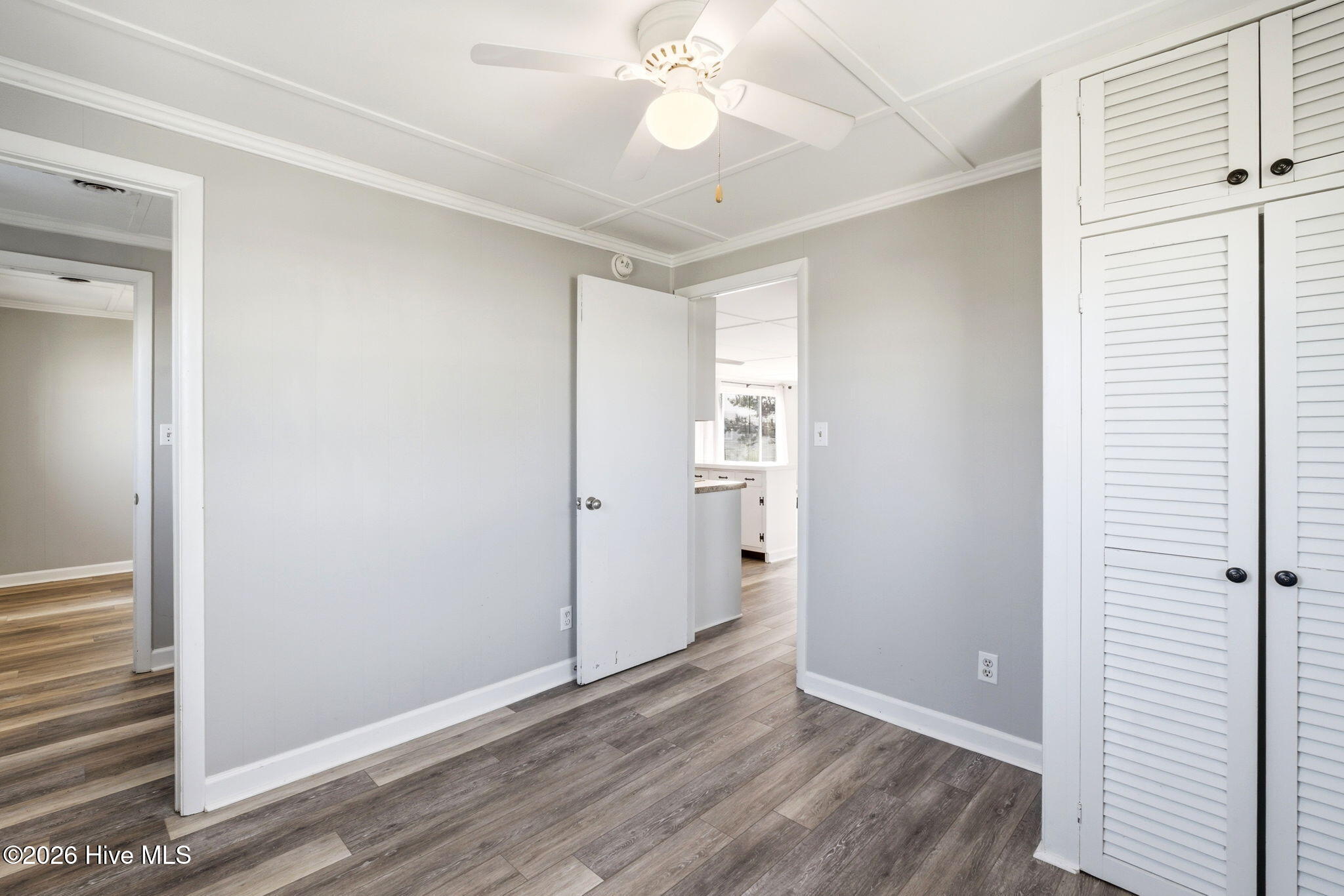 100557870 | Photo 35