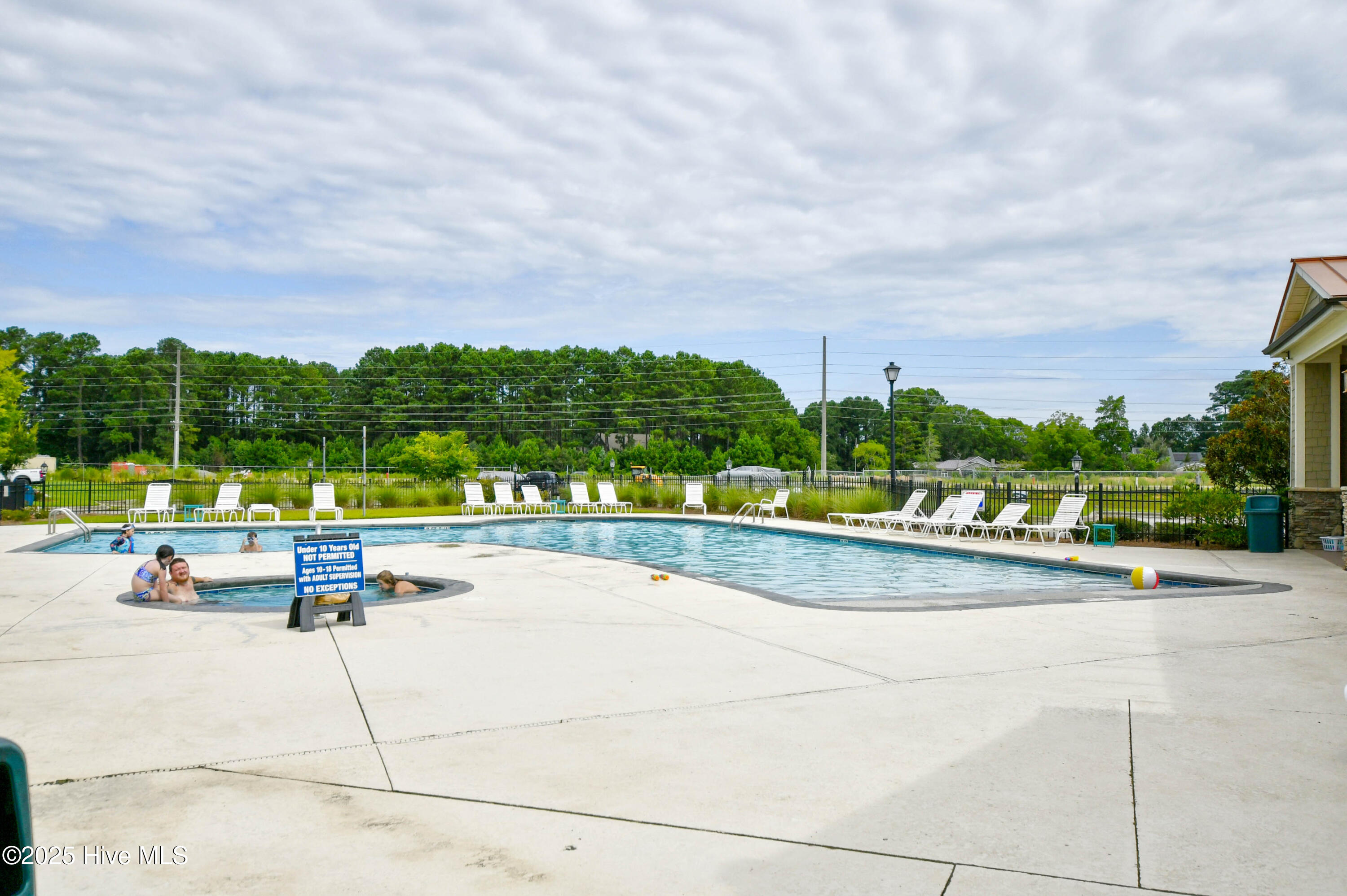 100523607 | Photo 44