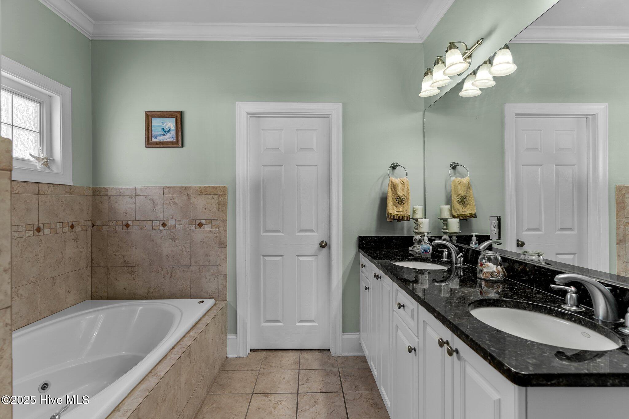 100547030 | Photo 61