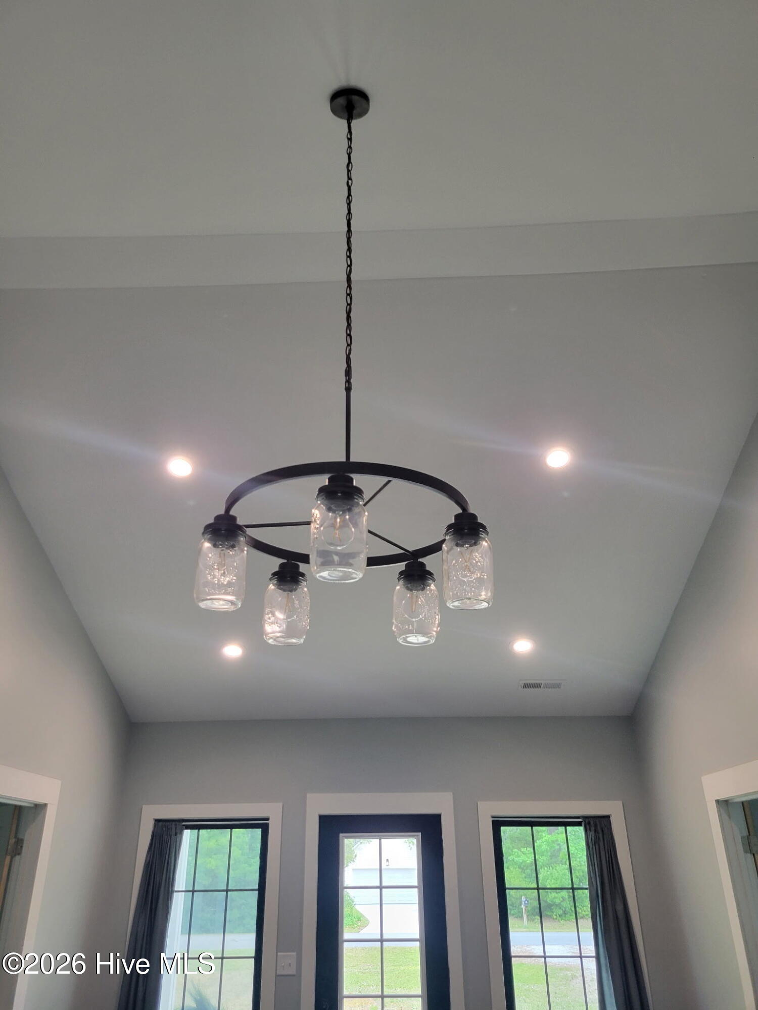 100570518 | Photo 10