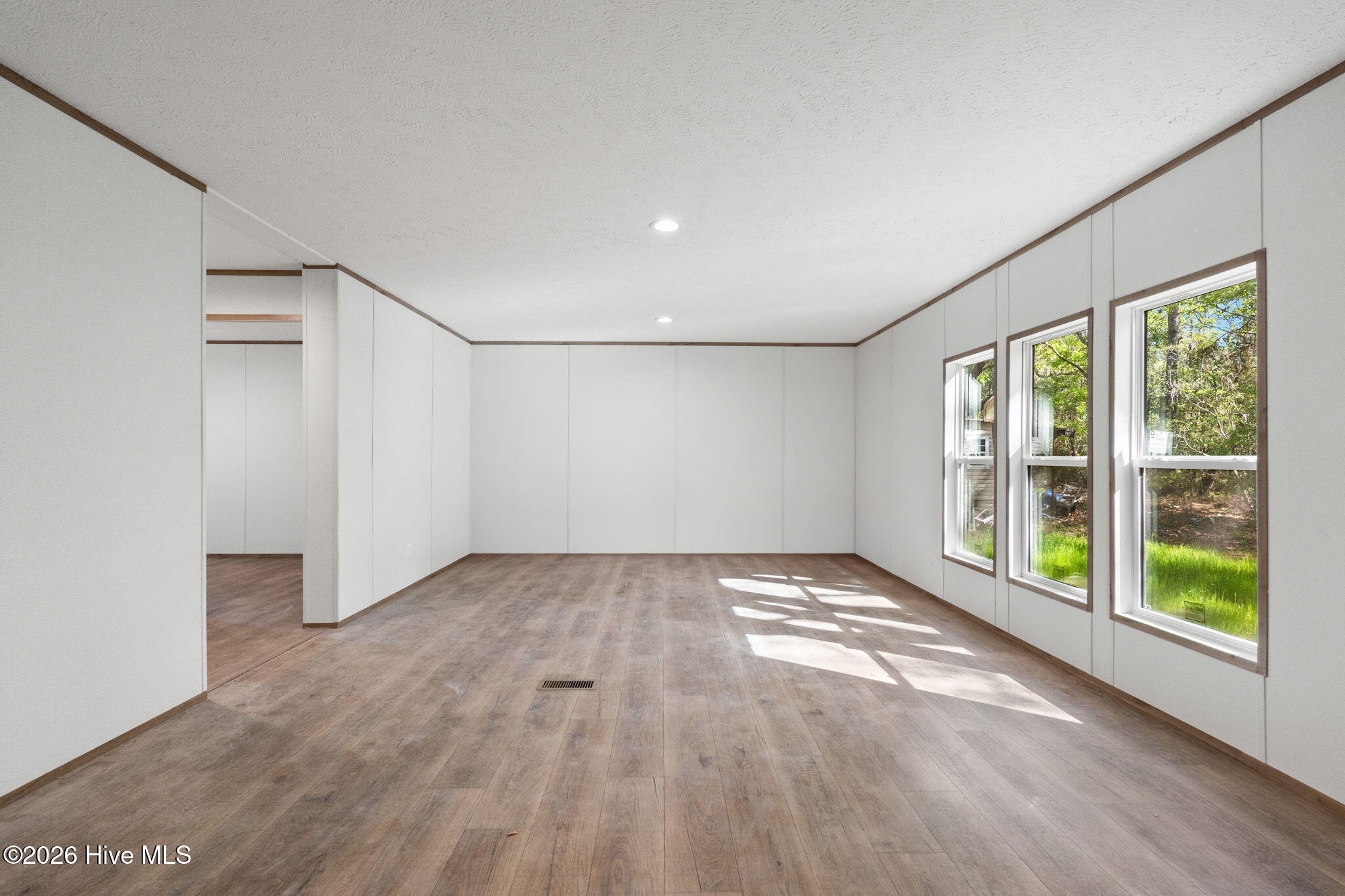 100569950 | Photo 18