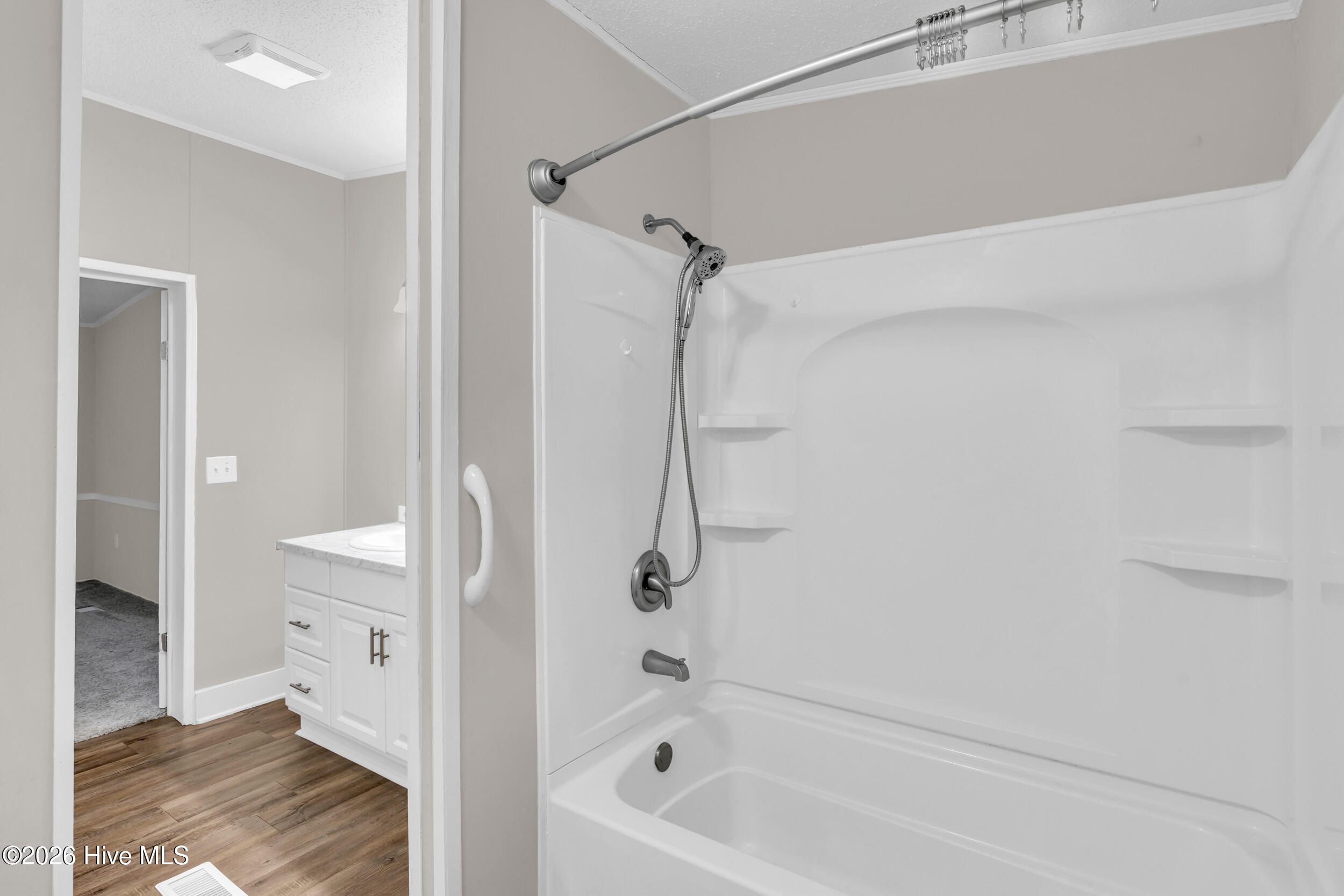 100550354 | Photo 18