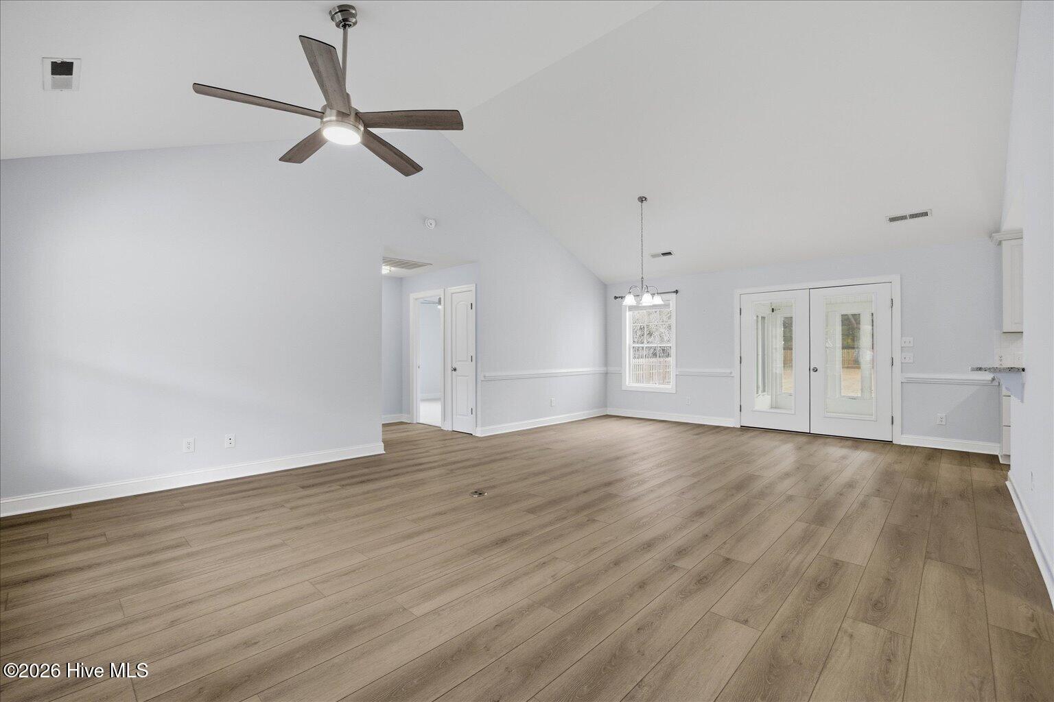 100557907 | Photo 10