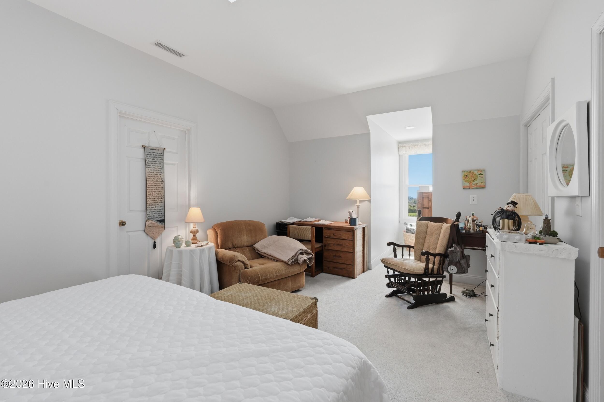 100561994 | Photo 64