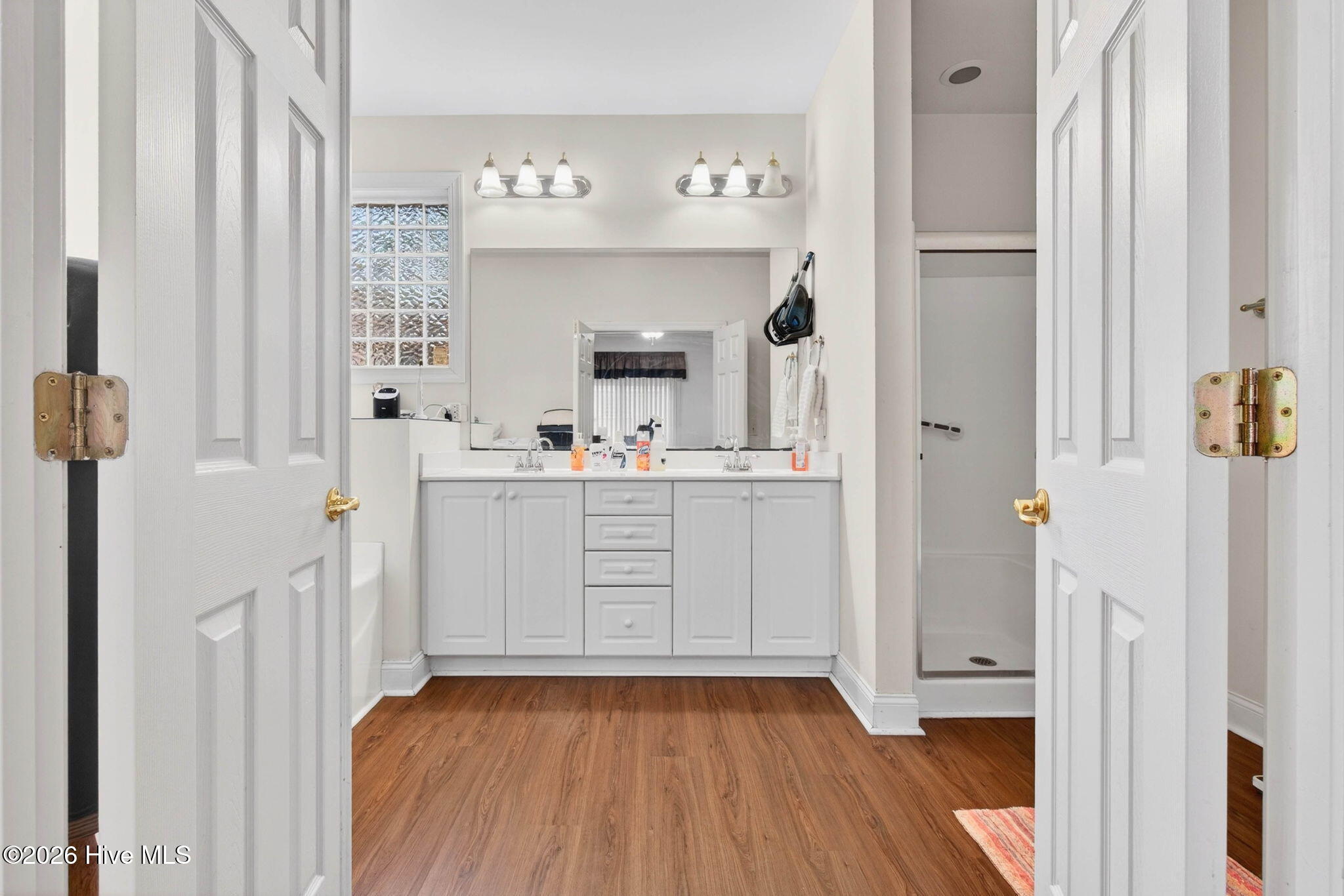 100556001 | Photo 12