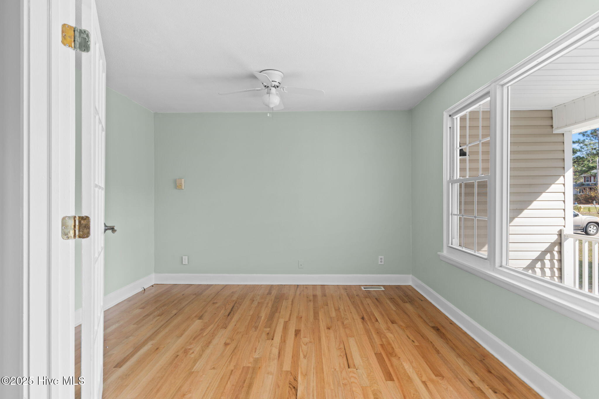 100543279 | Photo 14