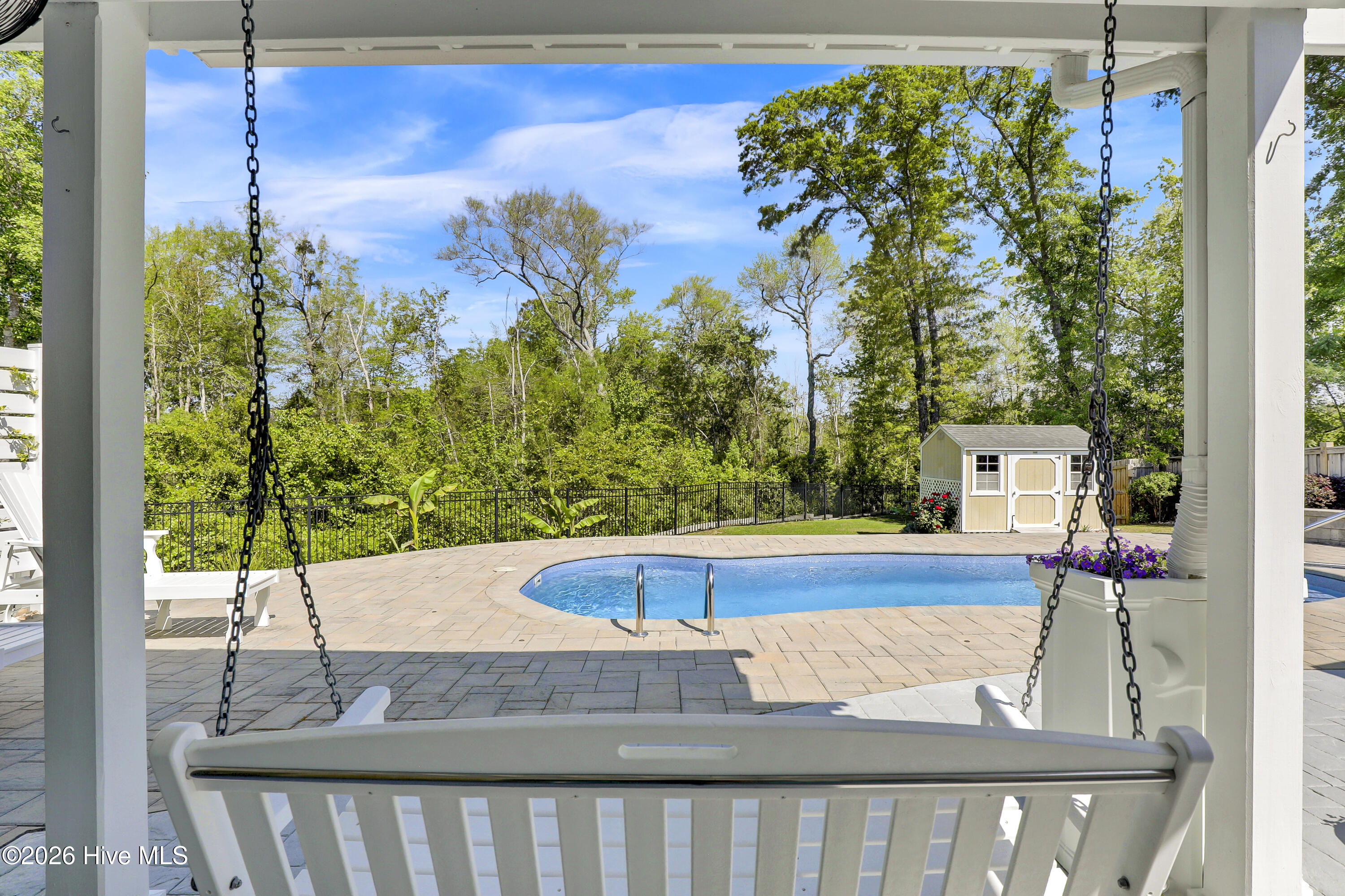 100567607 | Photo 35