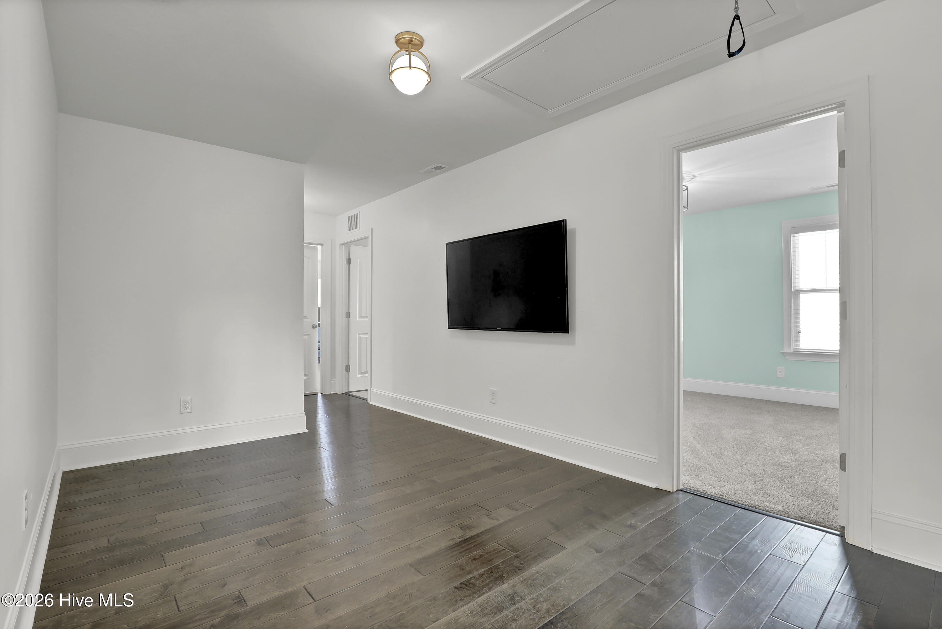 100569248 | Photo 24