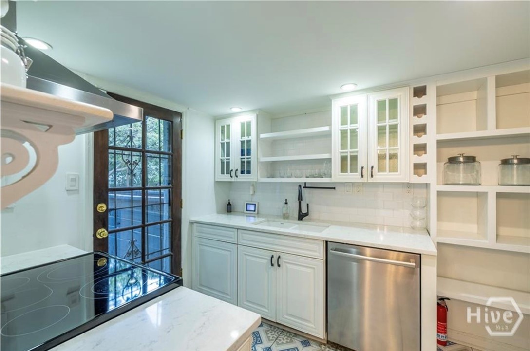 Photo 4 of Townhouse for sale at 513 E Perry St, Savannah, GA 31401 | MLS# SA365202 | Listing updated on 2026-10-07