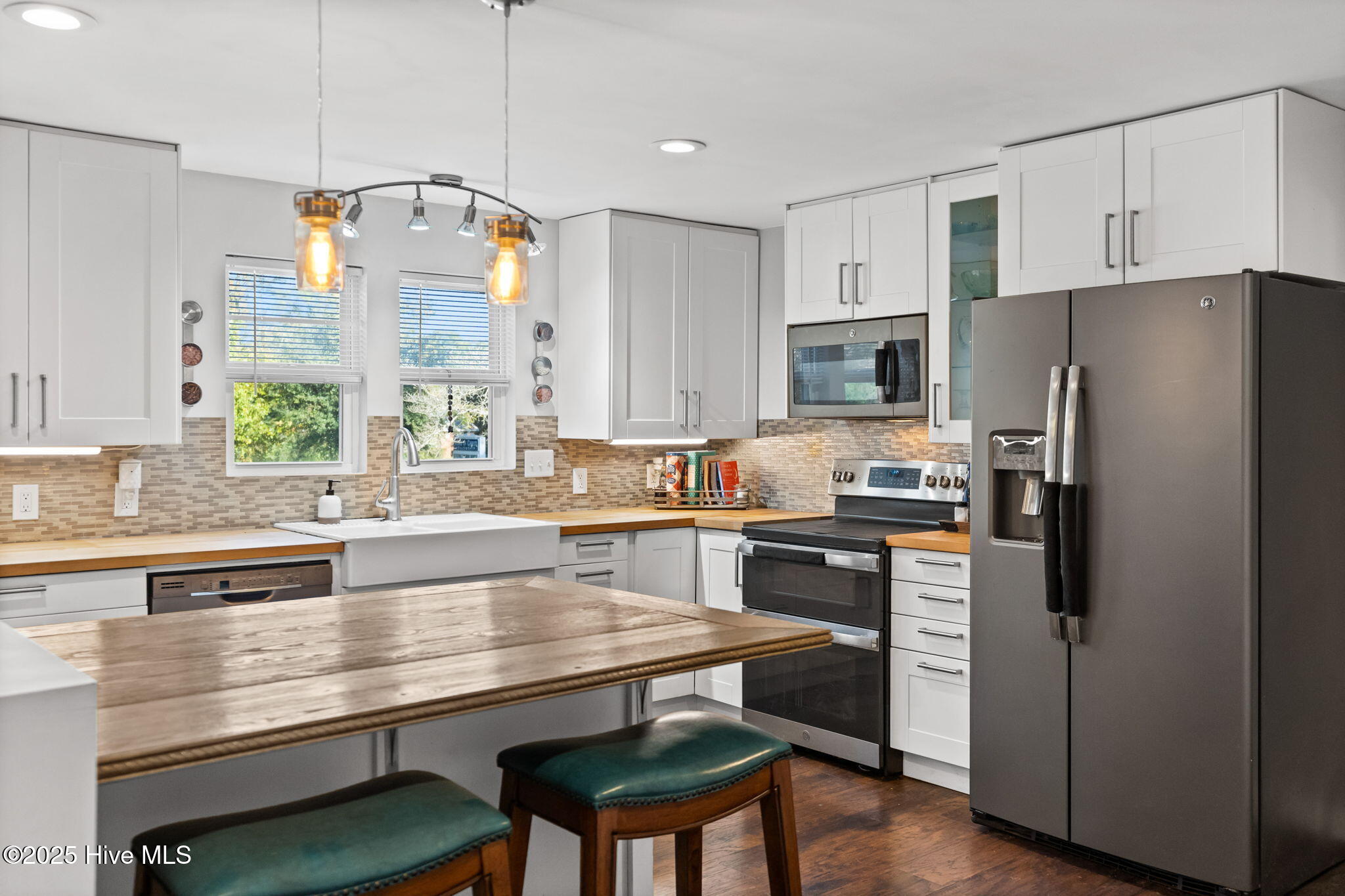 100538220 | Photo 20