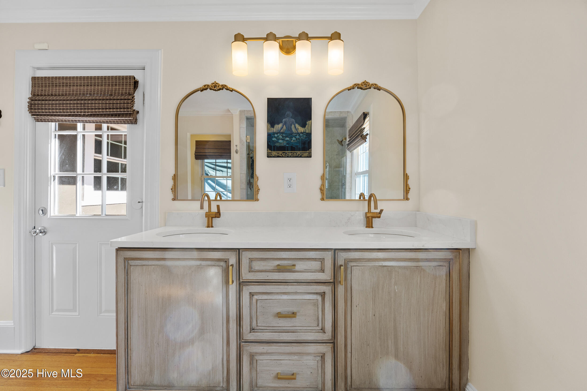 100544713 | Photo 30