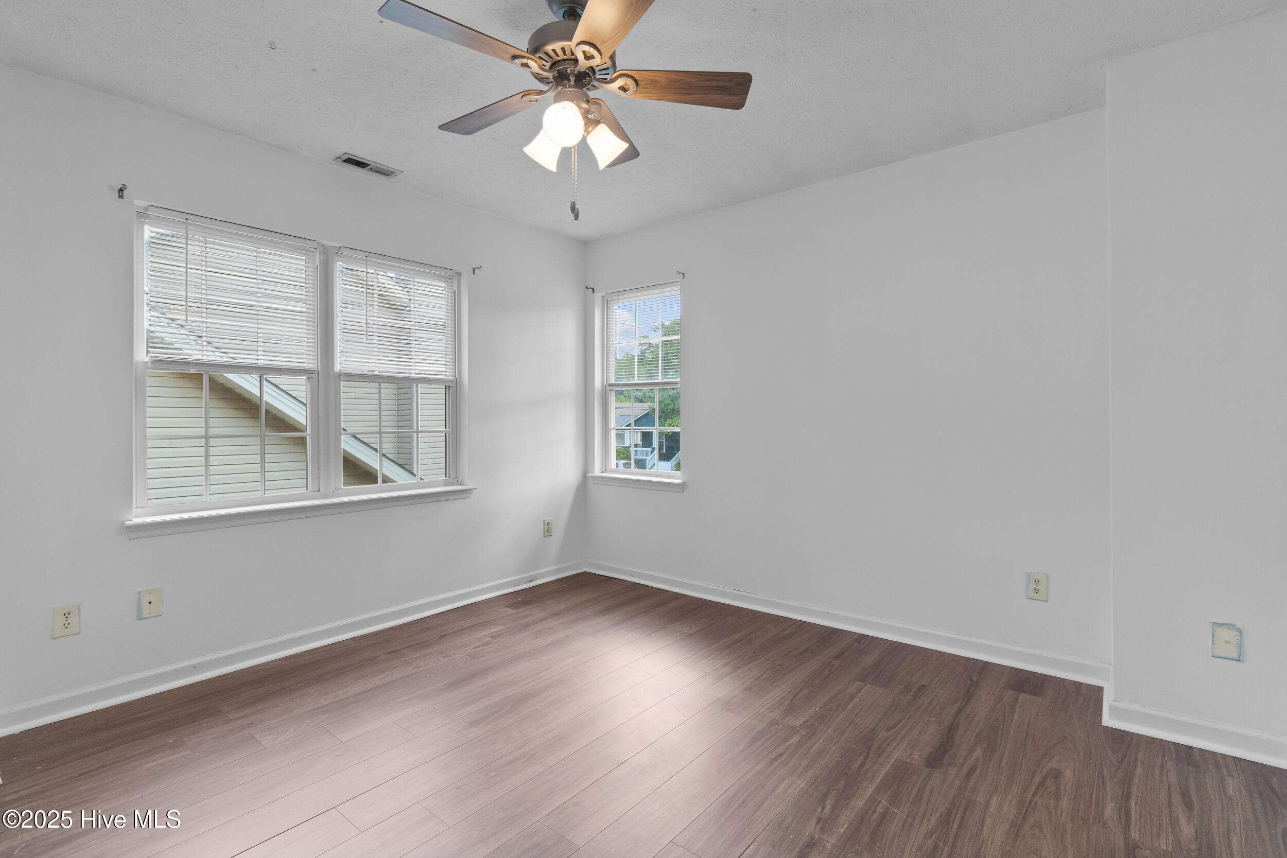 100531865 | Photo 29