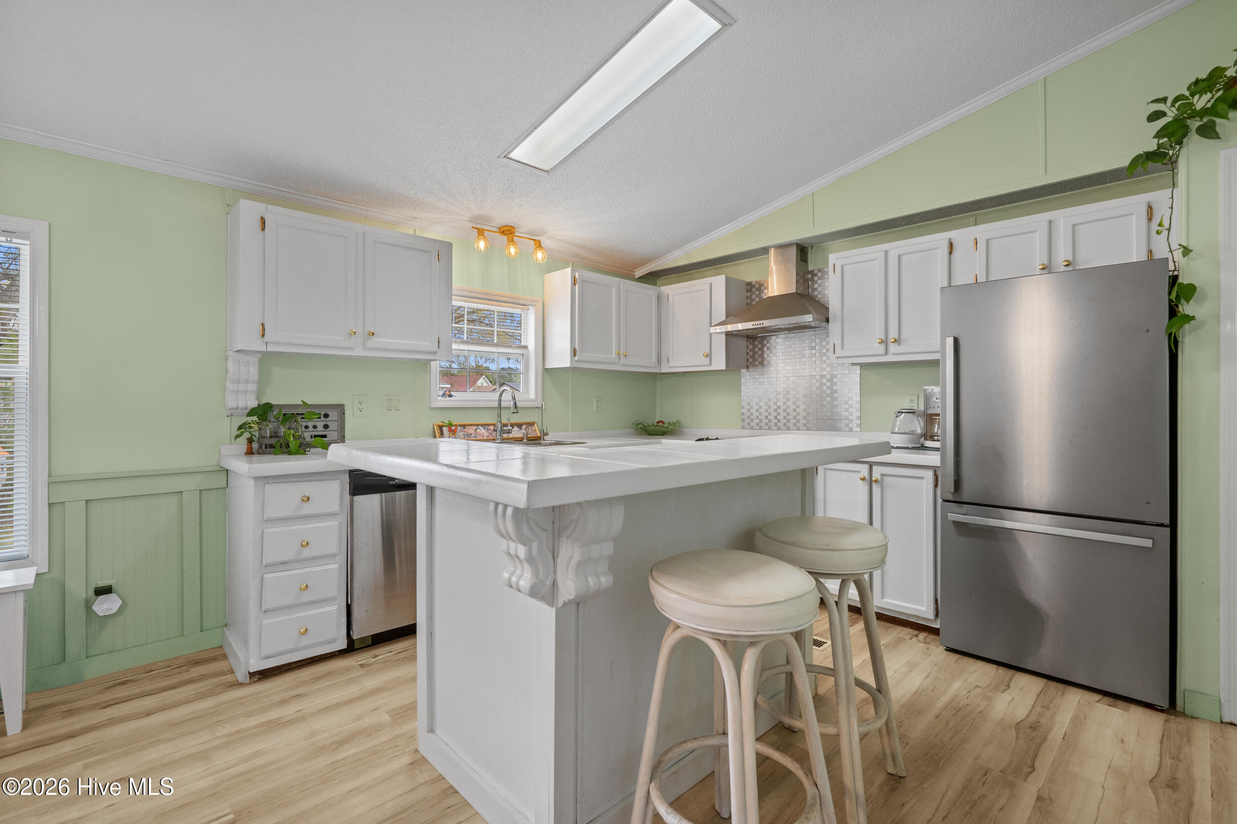 100562690 | Photo 14