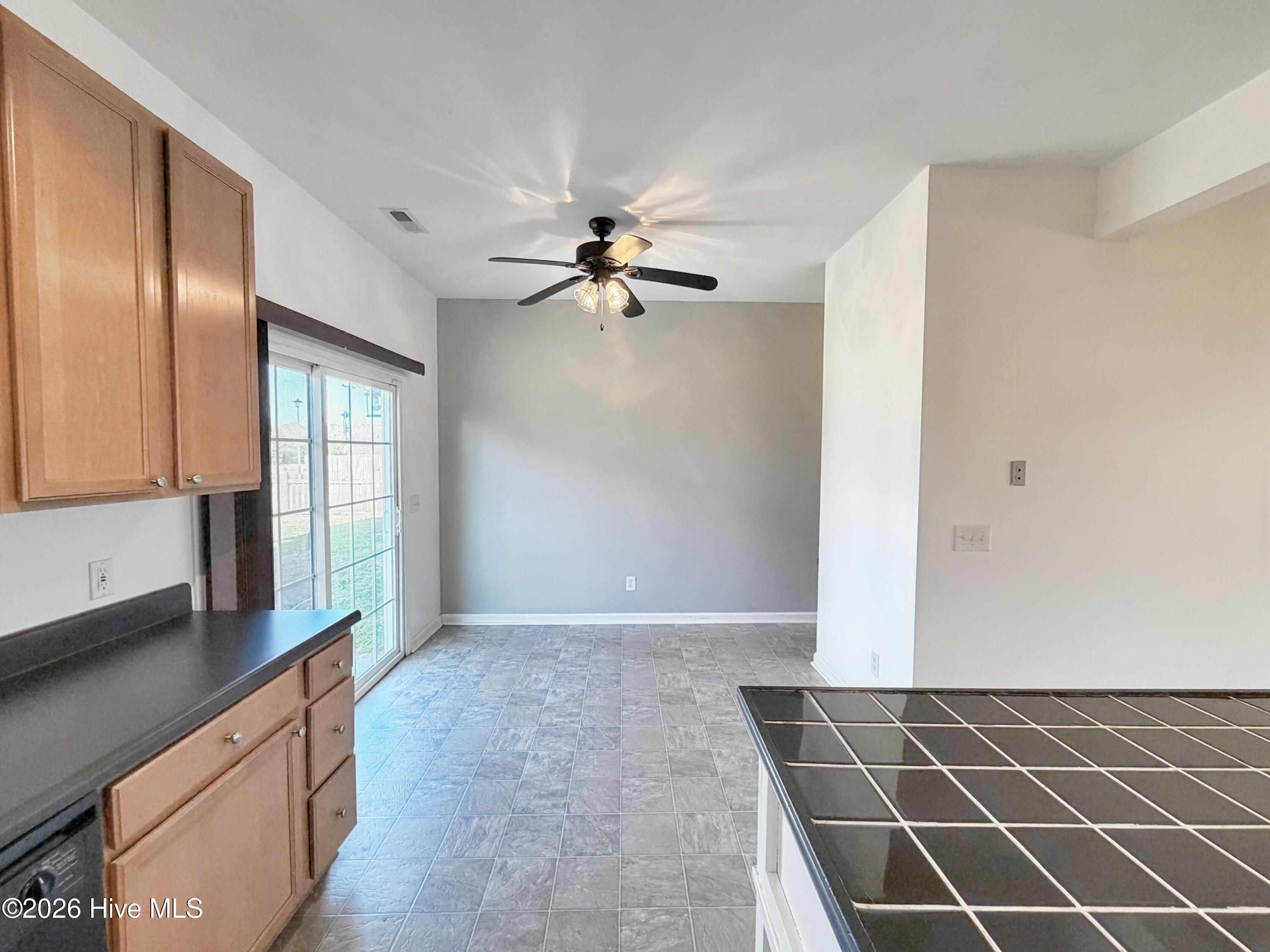 100547389 | Photo 13