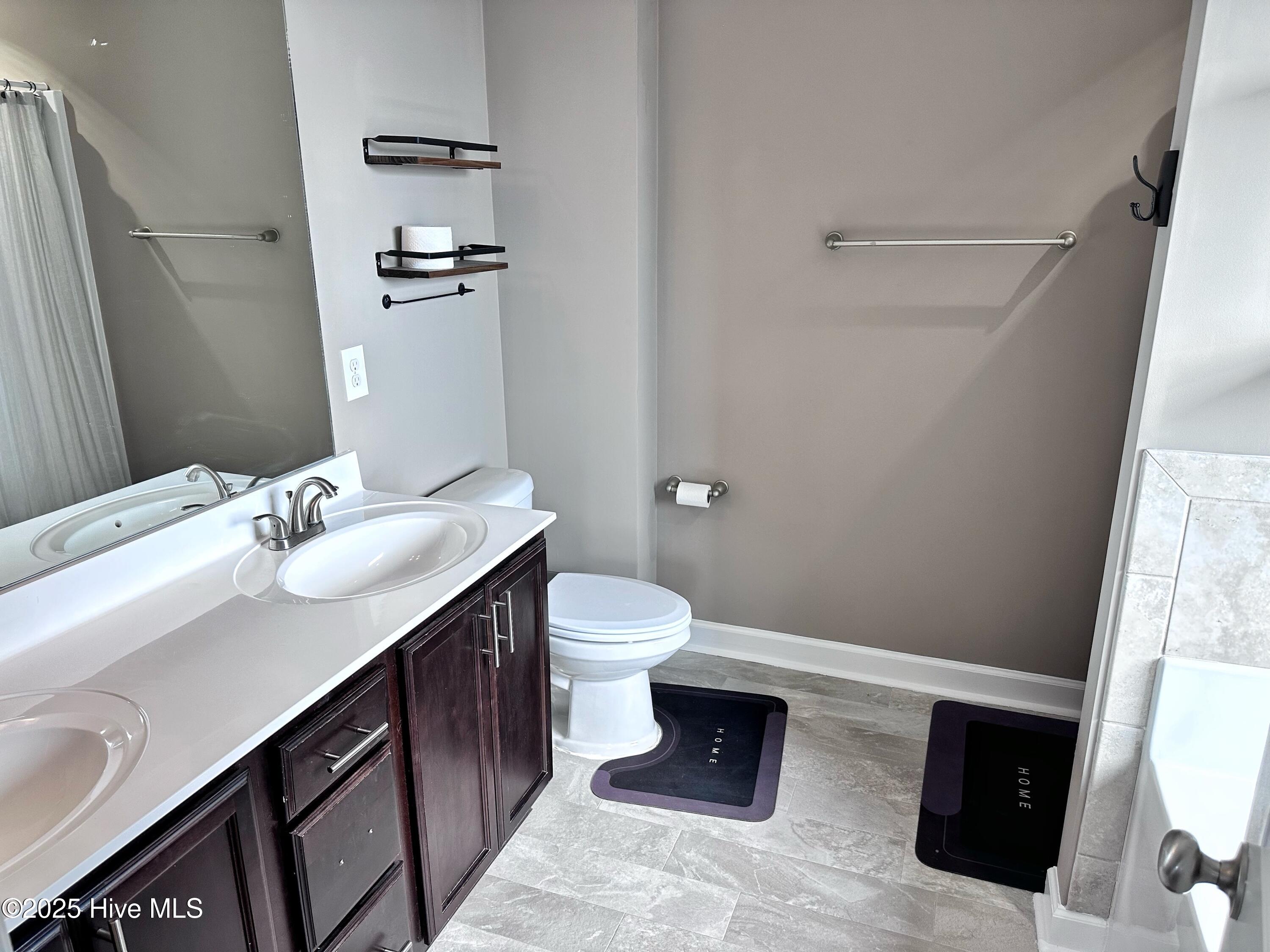 100545917 | Photo 32