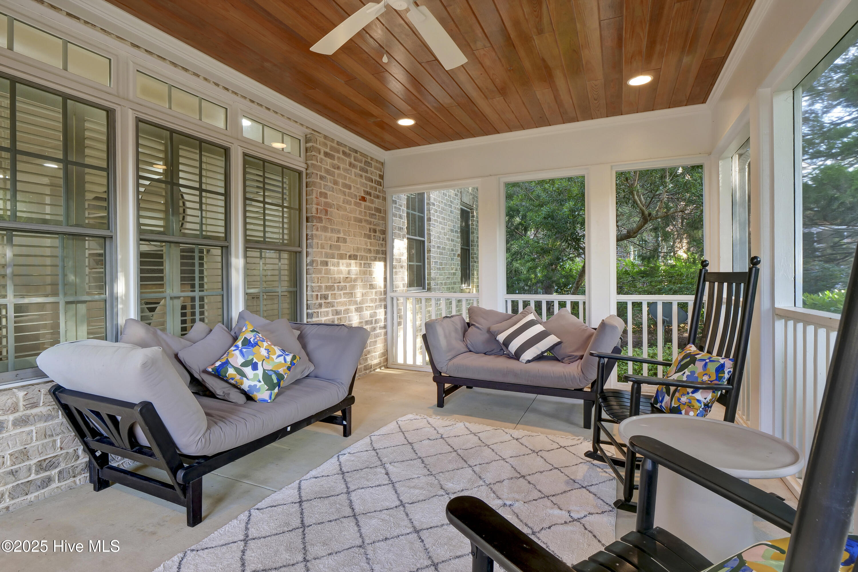 100518600 | Photo 48