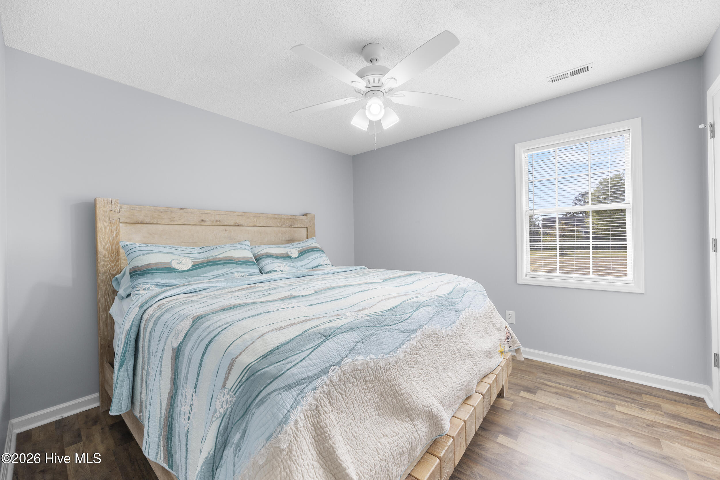 100566189 | Photo 23