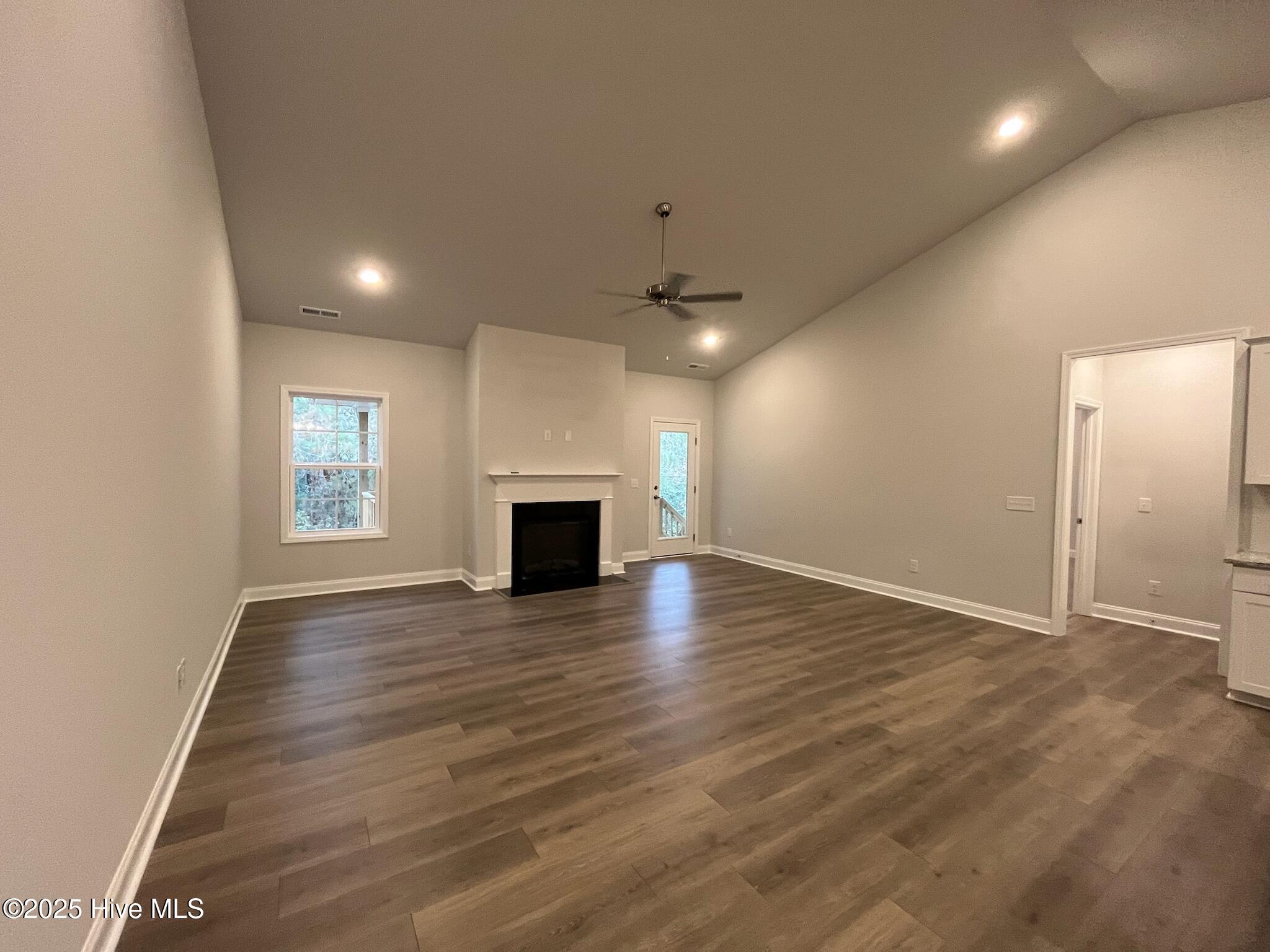 100545332 | Photo 12