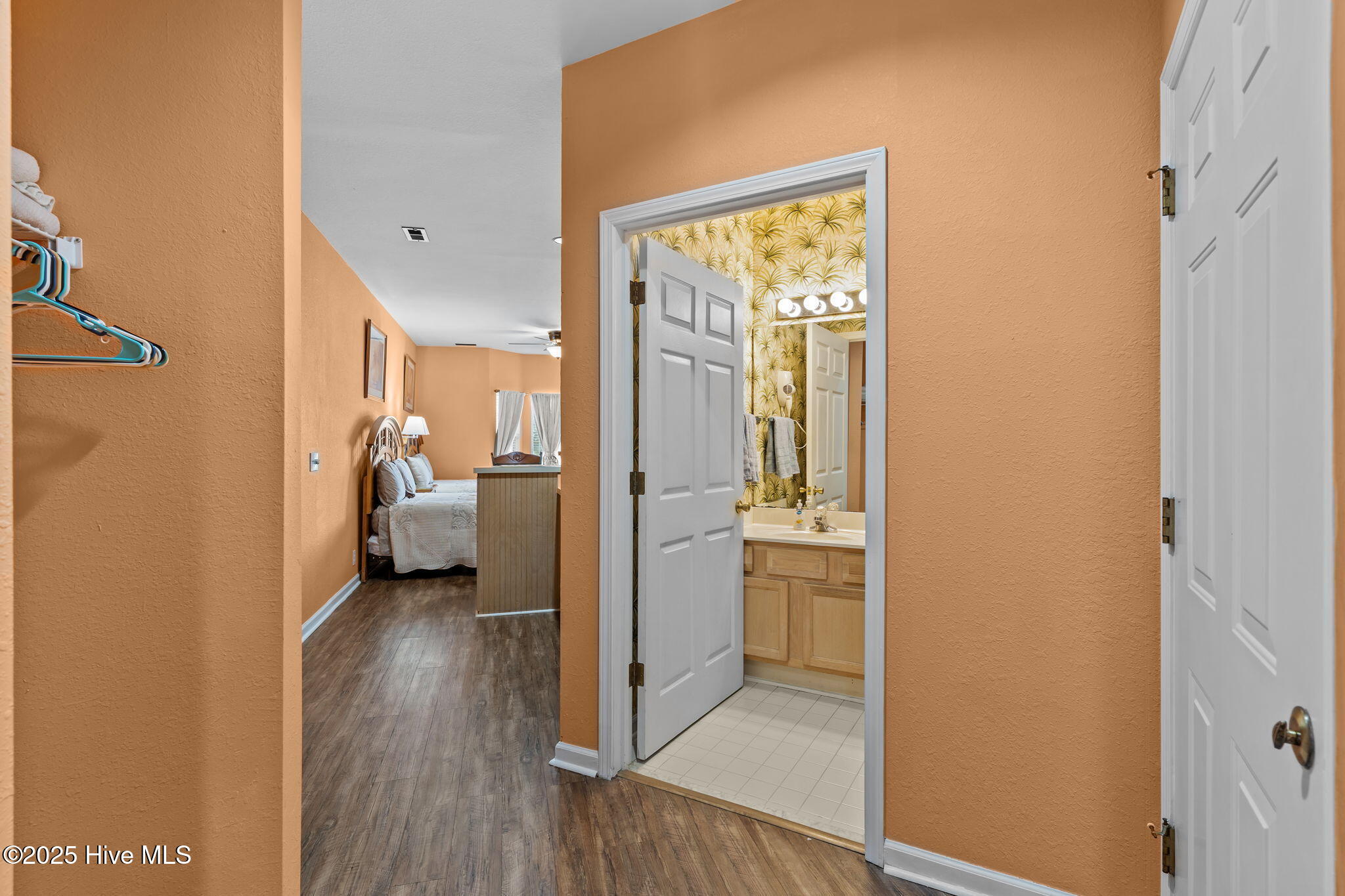 100528935 | Photo 33