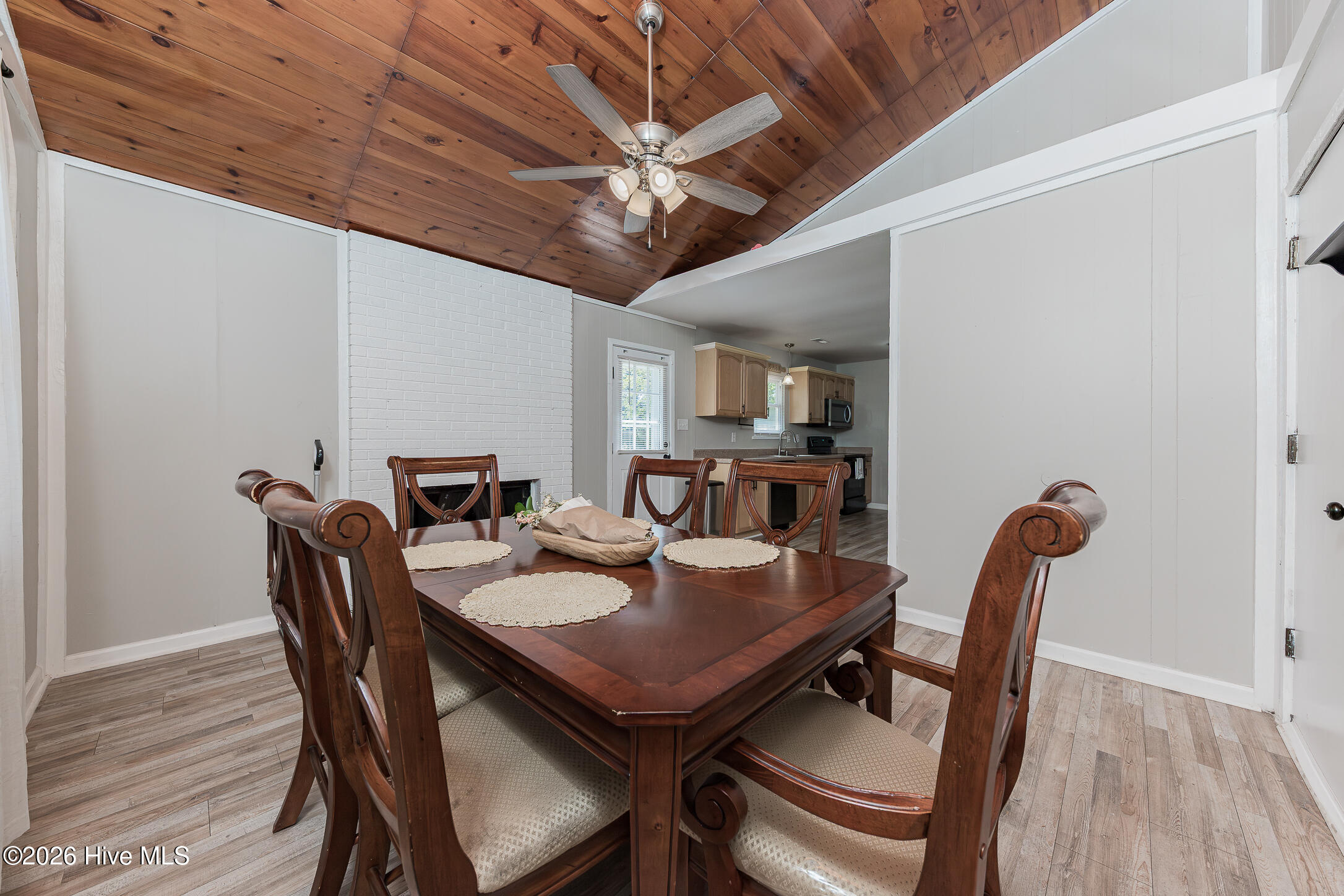 100566387 | Photo 22